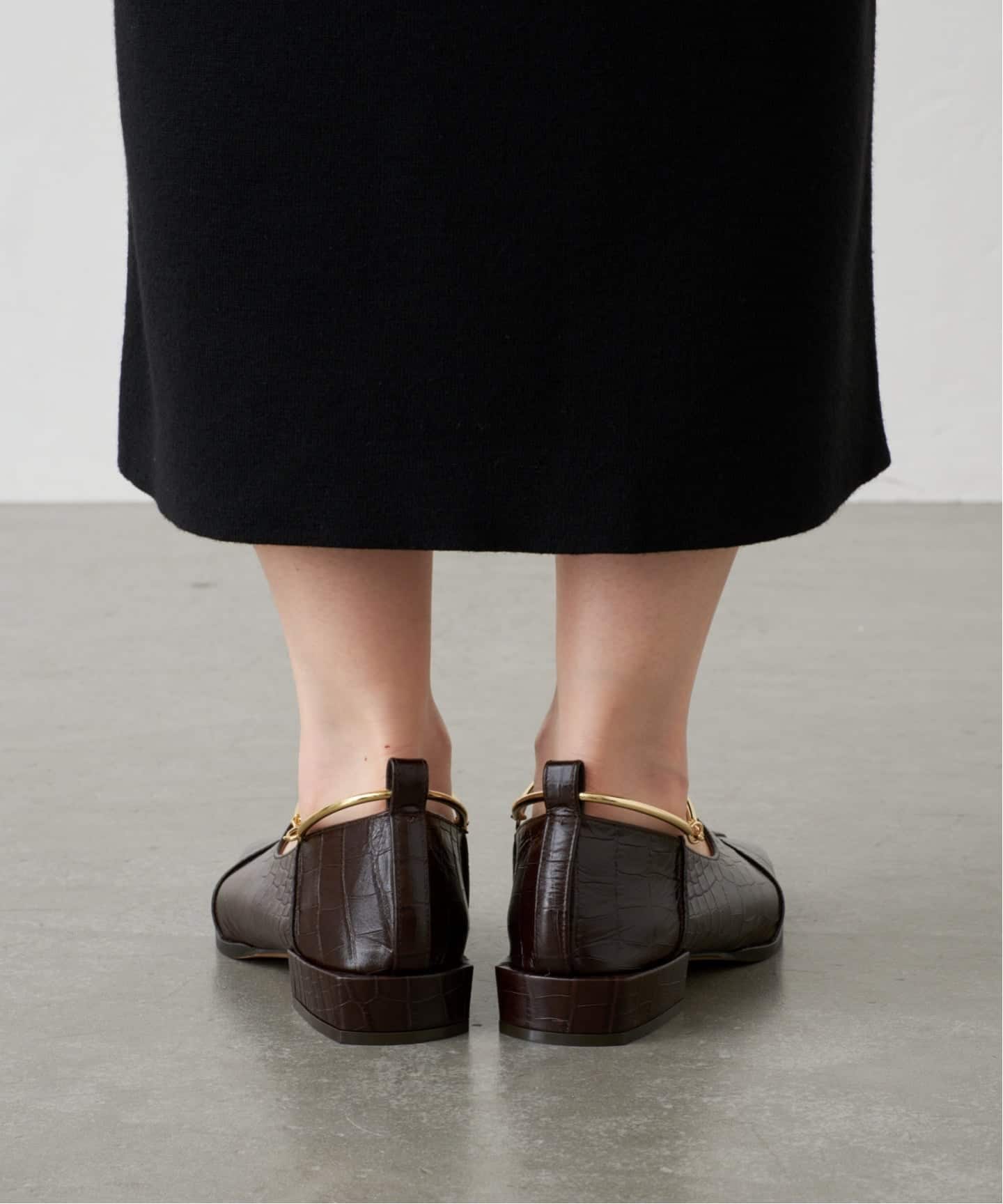 追加》GRISEレザースクエアクロスシームアンクルフラット