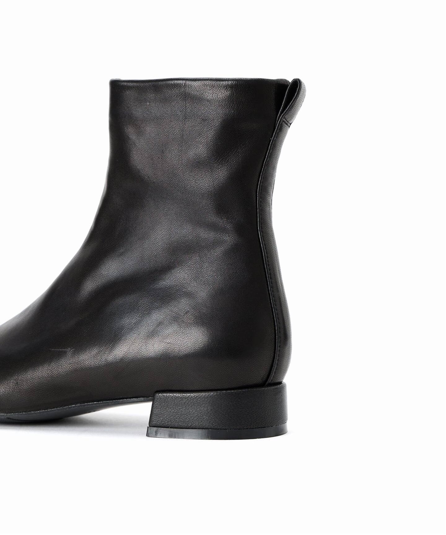 クロエ　レザー ポインテッドトゥブーツ 黒 ポインテッドトゥ シルエットヒールロングブーツ - ブラック