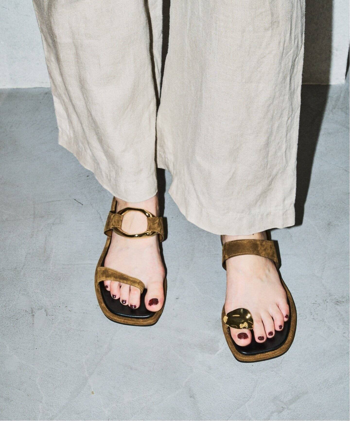 追加2》GRISEレザーARTYアシメトングサンダル（サンダル）｜LE