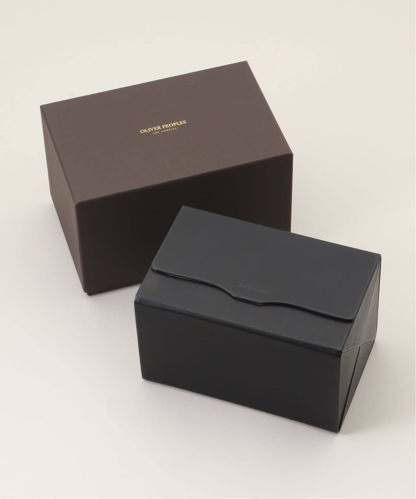 OLIVER PEOPLES ブラックフレーム ケース付き Oliver N.08 Sun Sunglasses in Black | Oliver®