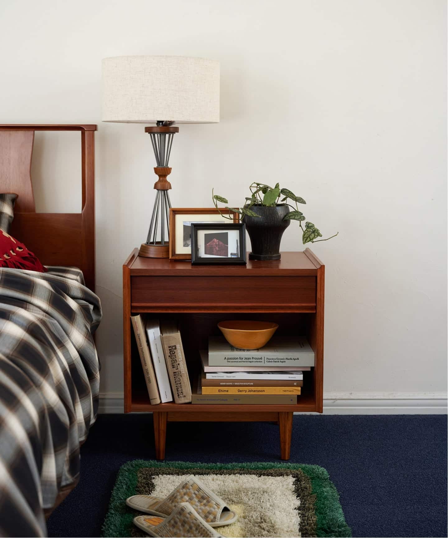 大型商品》TRESTLES NIGHT STAND トラッセルナイトスタンド（収納家具