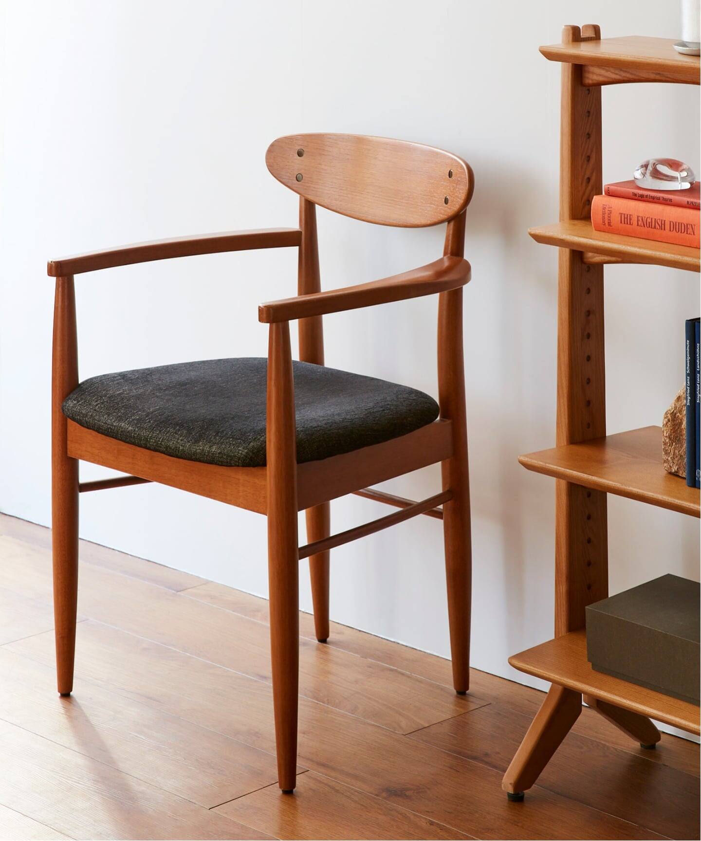 その他 ACME Furniture TRESTLES ARM CHAIR 予約》《大型商品》TRESTLES ARM CHAIR トラッセルアームチェア