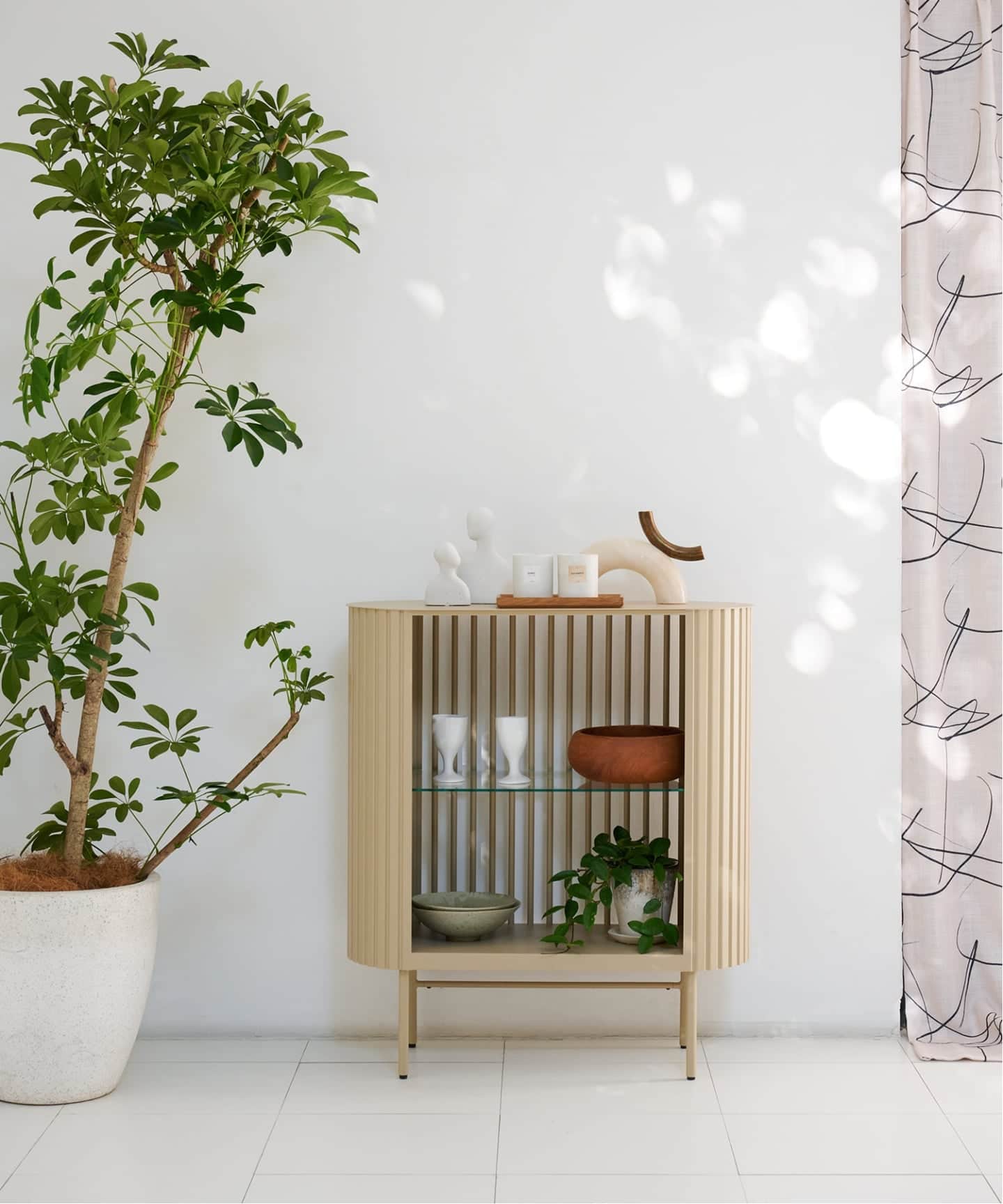 ジャーナルスタンダードファニチャー　ホワイト木製キャビネット オープンシェルフ付 ジャーナルスタンダードファニチャー ホワイト木製キャビネット