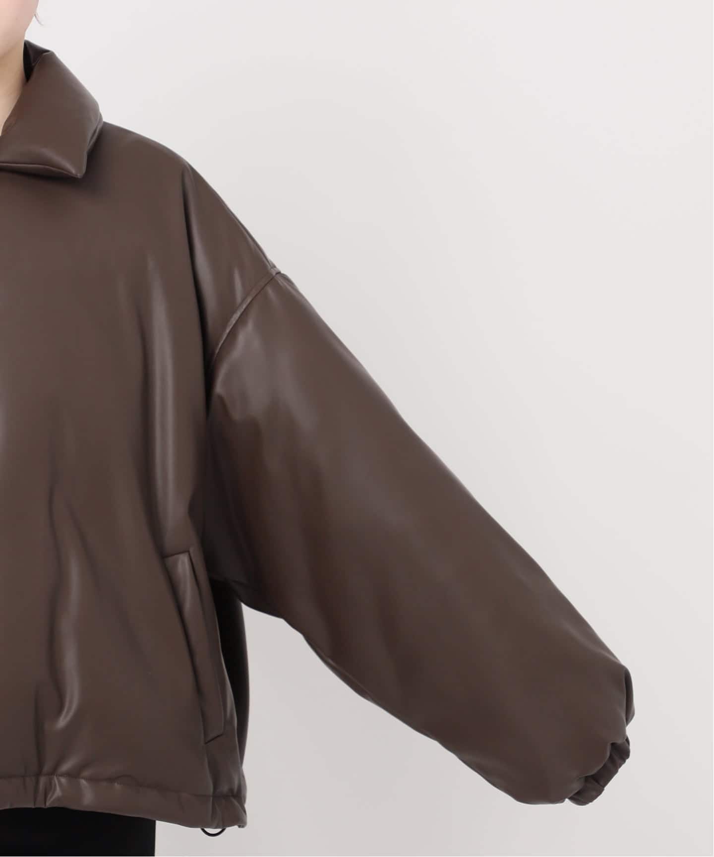 予約》【CALUX/キャラクス】SHORT COACH JACKET（ダウン