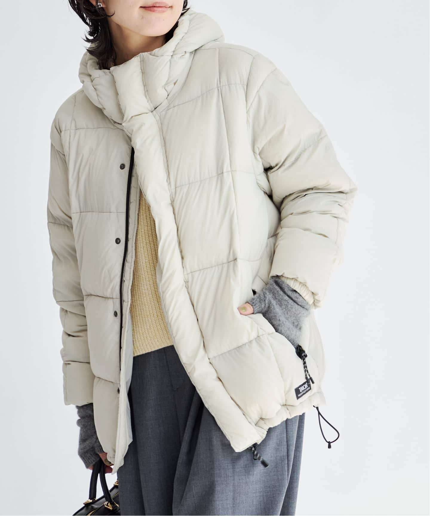 TAION MOUNTAINHOODED FLYFRONTVOLUME DOWN（ダウンジャケット