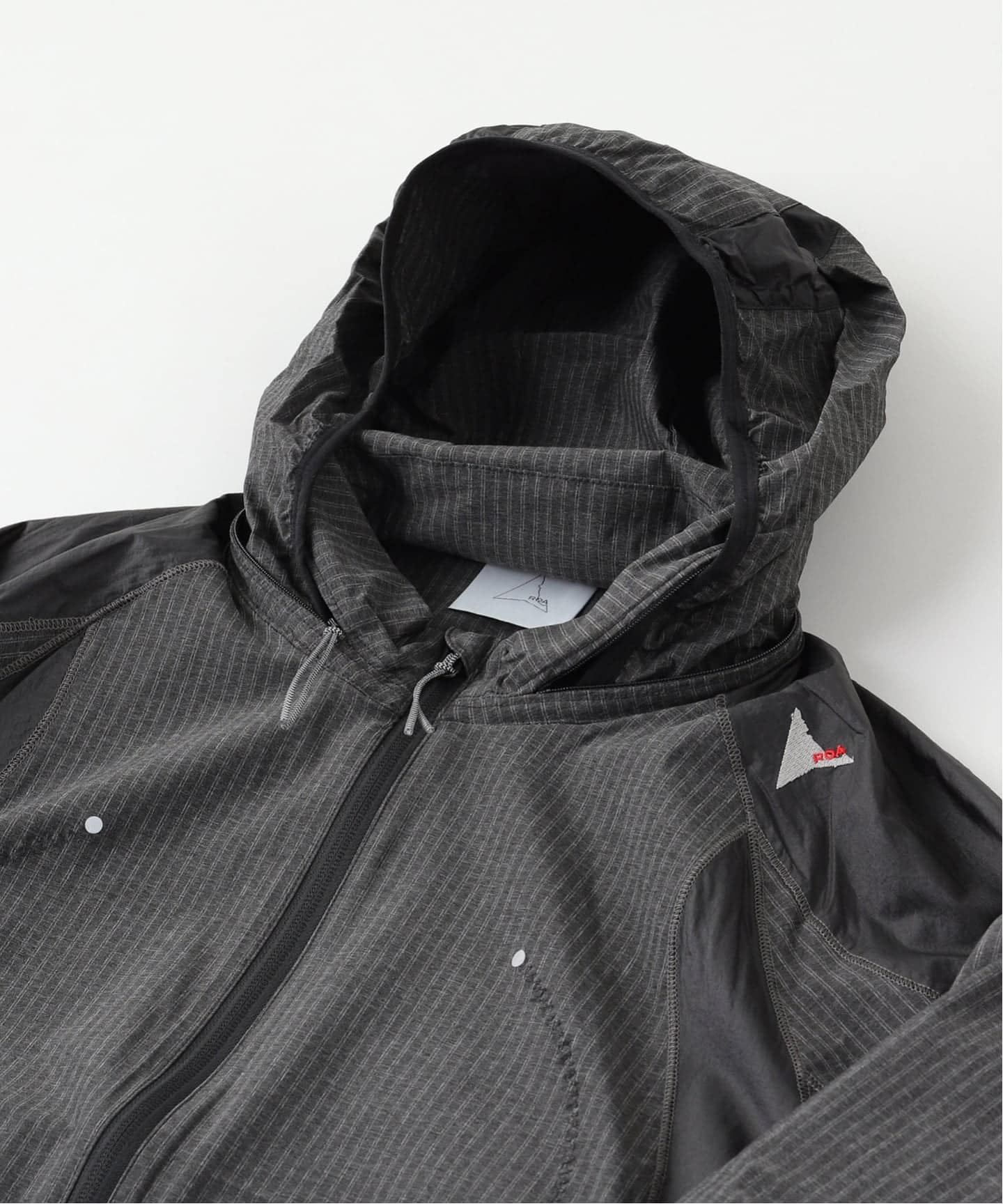 ROA / ロア NUMB PINSTRIPED HOODED WIND JACKET（ナイロンジャケット
