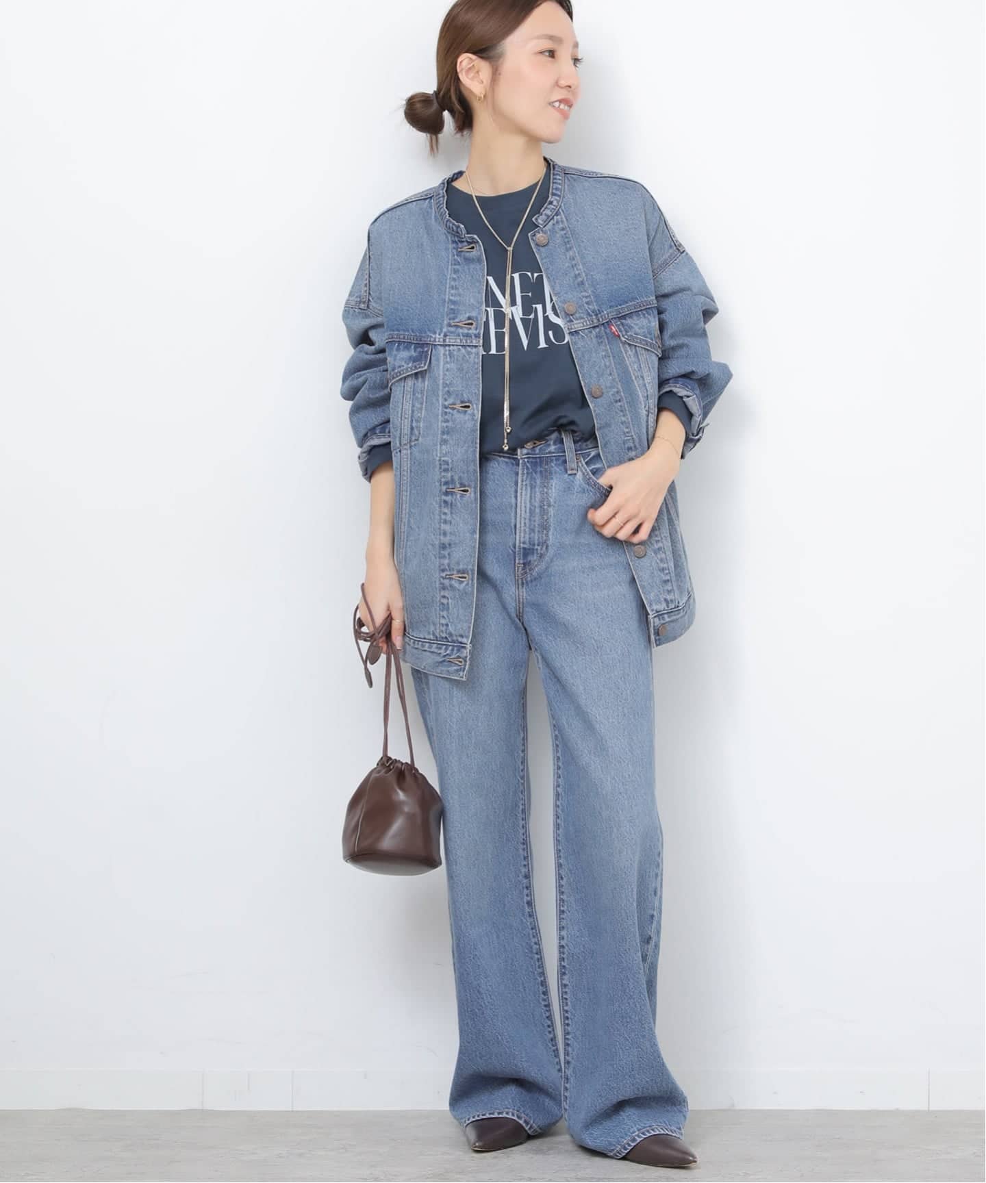 予約》［26SS新作］別注【LEVI'S】COLLARLESS XL TRUCKER：デニム