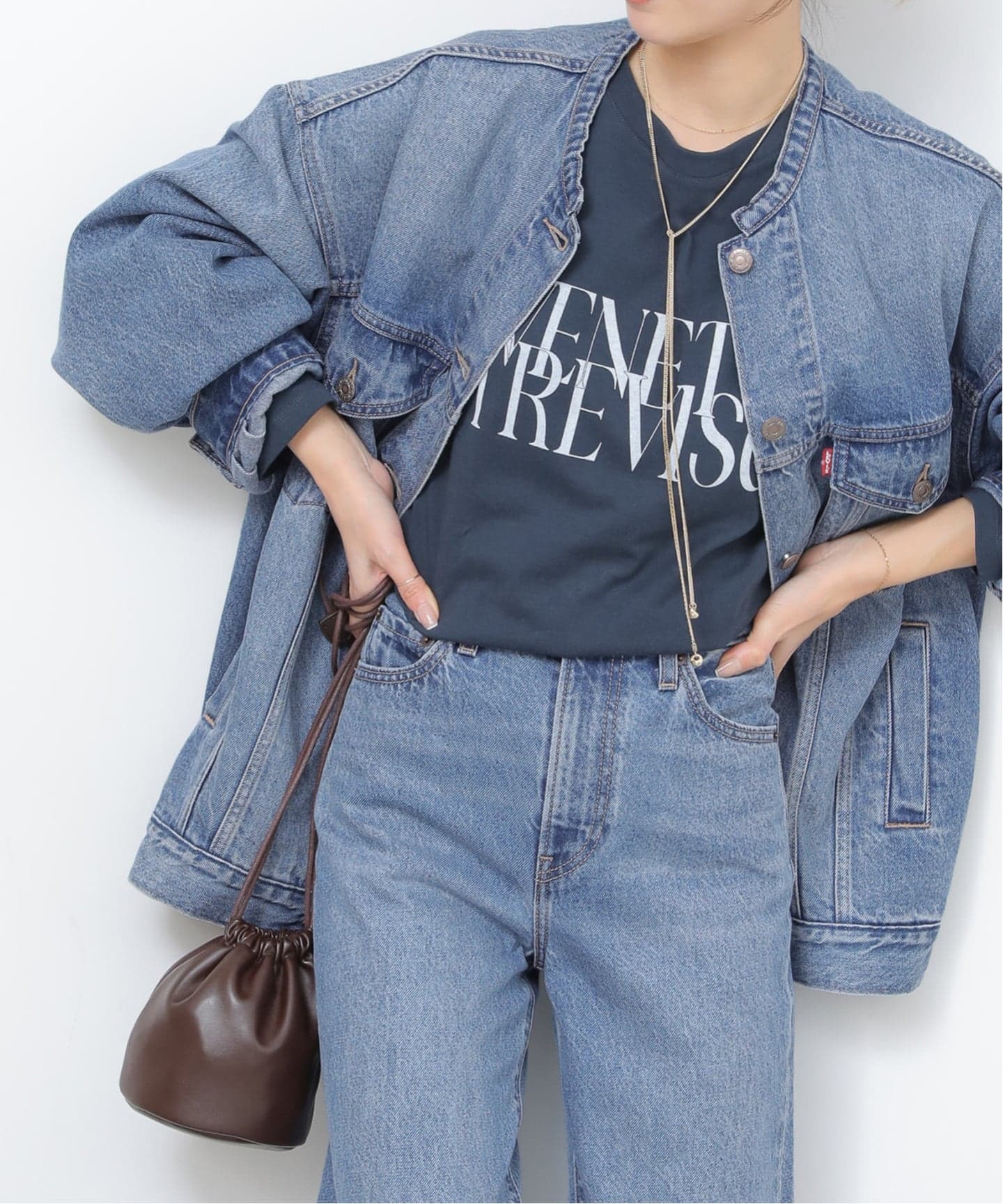予約》［26SS新作］別注【LEVI'S】COLLARLESS XL TRUCKER：デニム