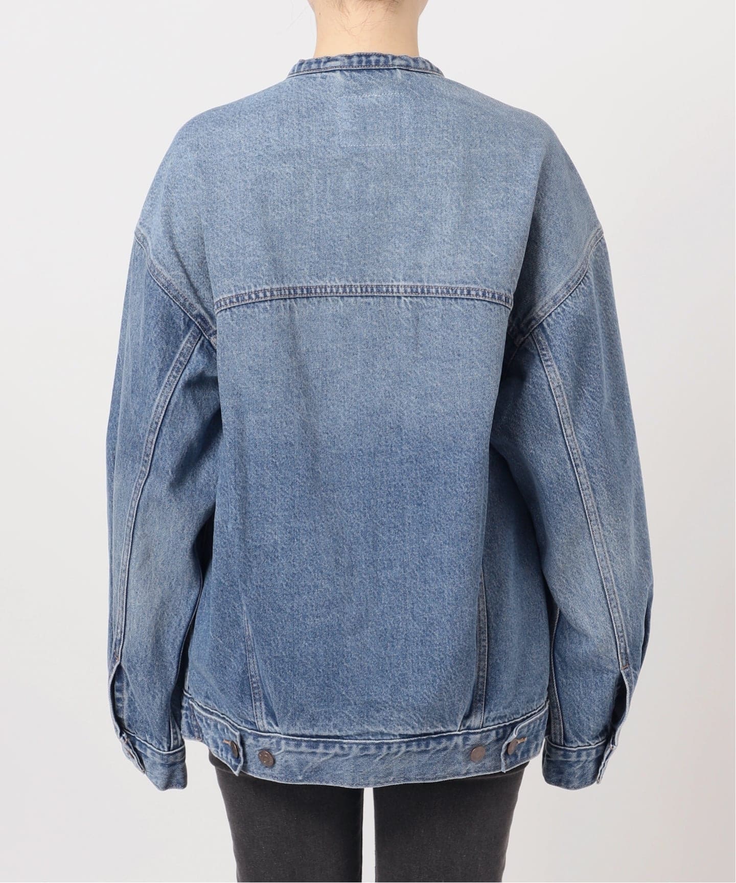 予約》［26SS新作］別注【LEVI'S】COLLARLESS XL TRUCKER：デニム