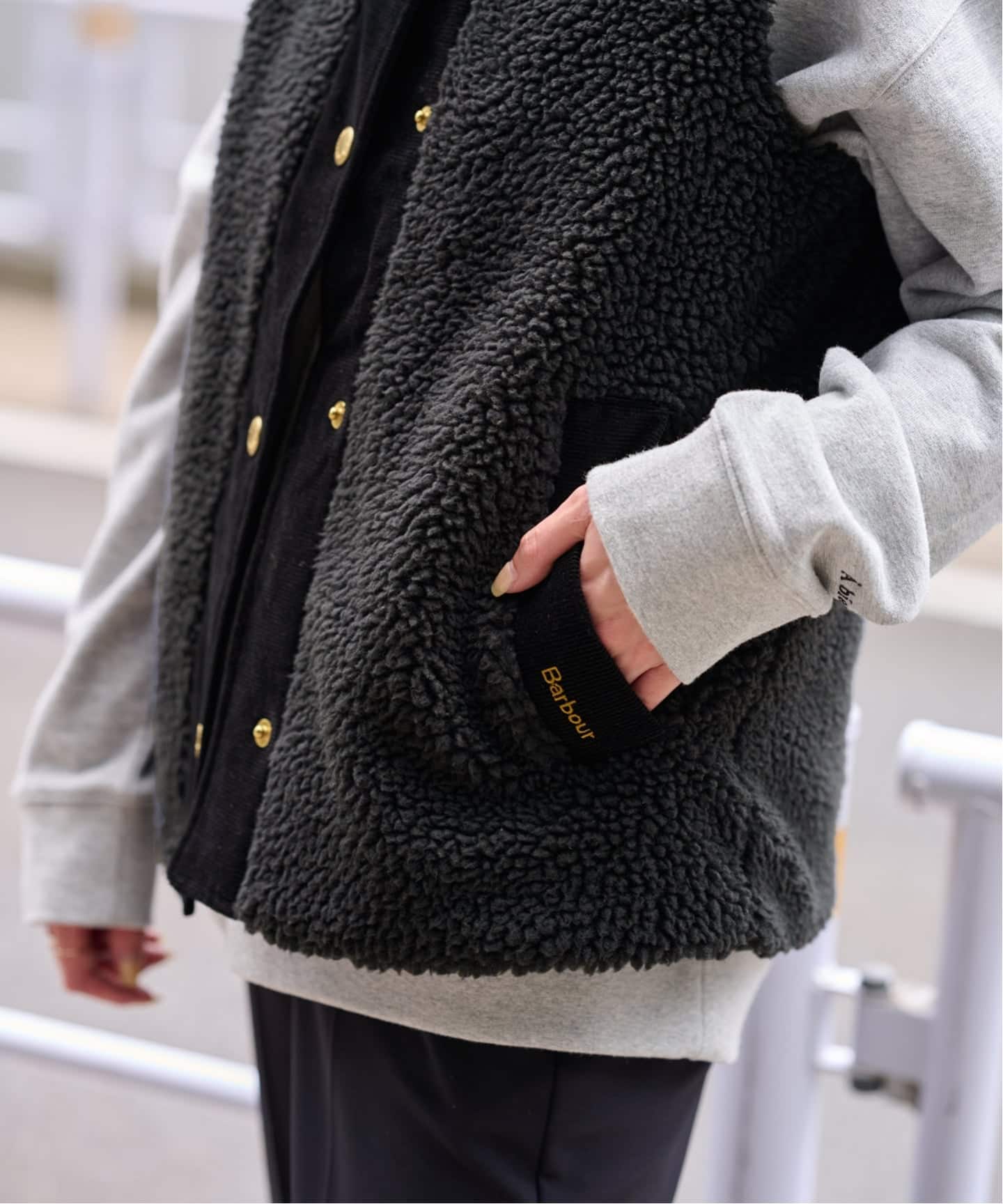 追加予約》【BARBOUR/バブアー】DULSIE LINER：ボアベスト（ベスト