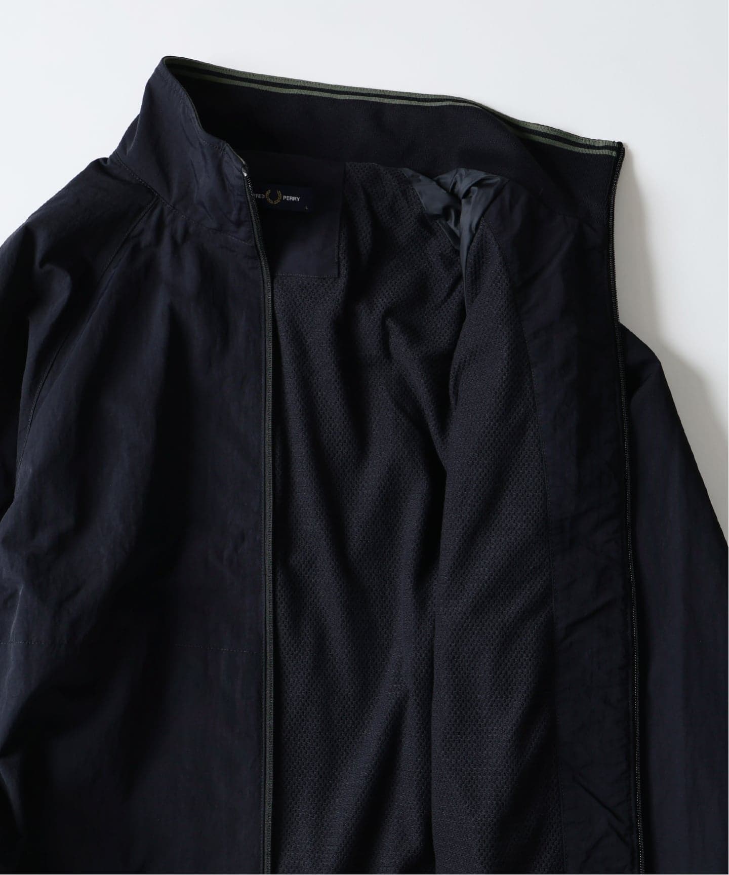 予約》FRED PERRY / フレッドペリー オーバーサイズ シェルジャケット