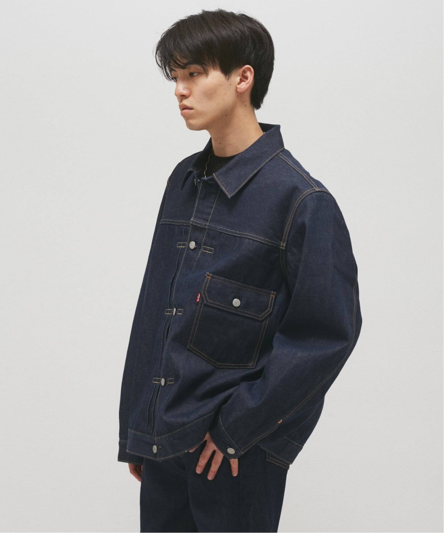 予約》LEVI