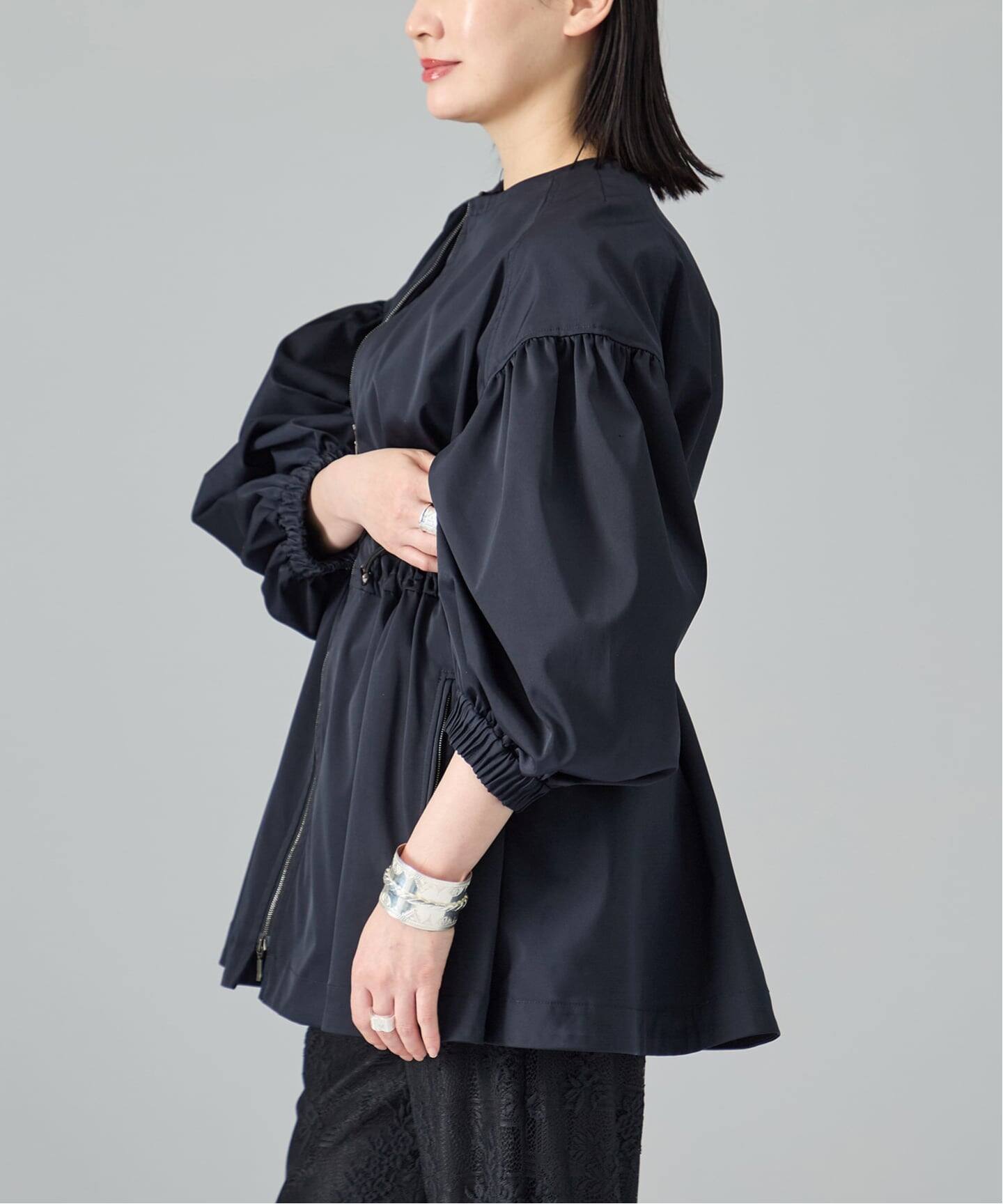 新品】VERMEIL par iena ノーカラーギャザーZIPブルゾンブラック VERMEIL par iena｜《追加2予約》ノーカラーギャザーZIPブルゾン