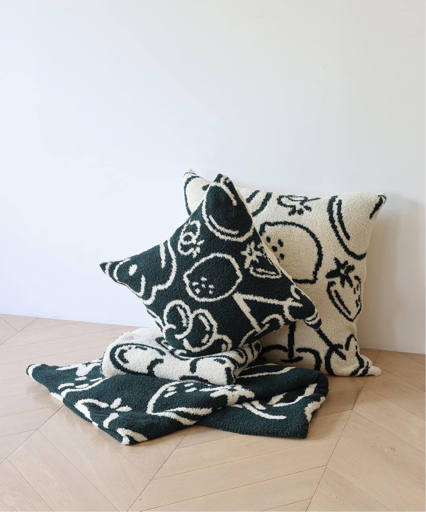 予約》CHENILLE YARN FRUITS CUSHION60*60（クッション／クッション