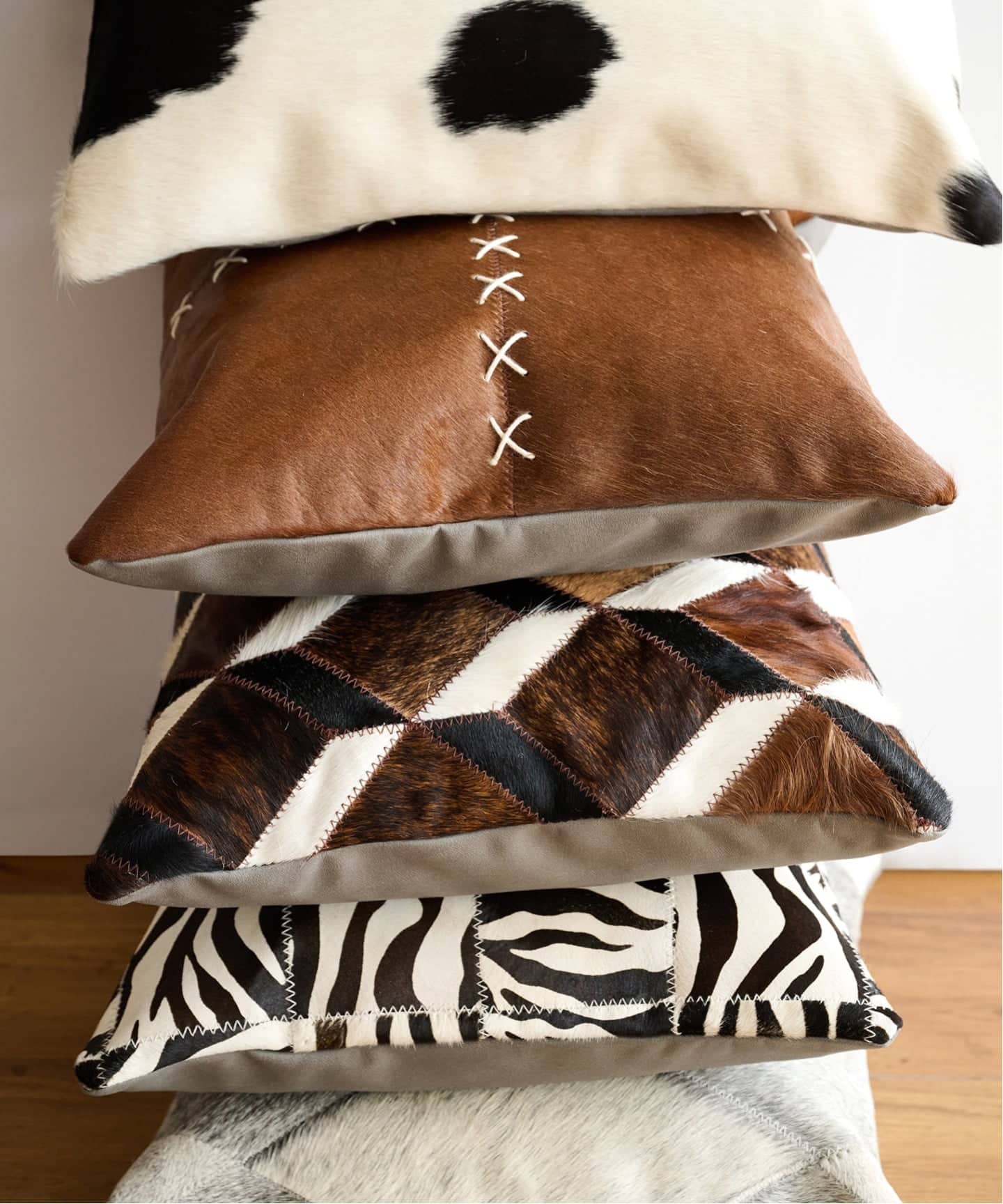 予約》COWHIDE CUSHION ZEBRA クッションカバー 45cm（クッション