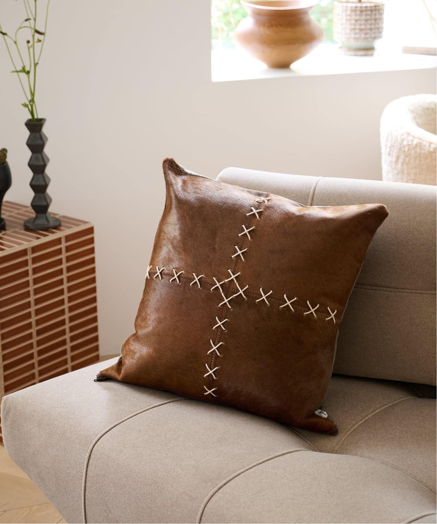 予約》COWHIDE CUSHION BR PATCH クッションカバー 45cm（クッション