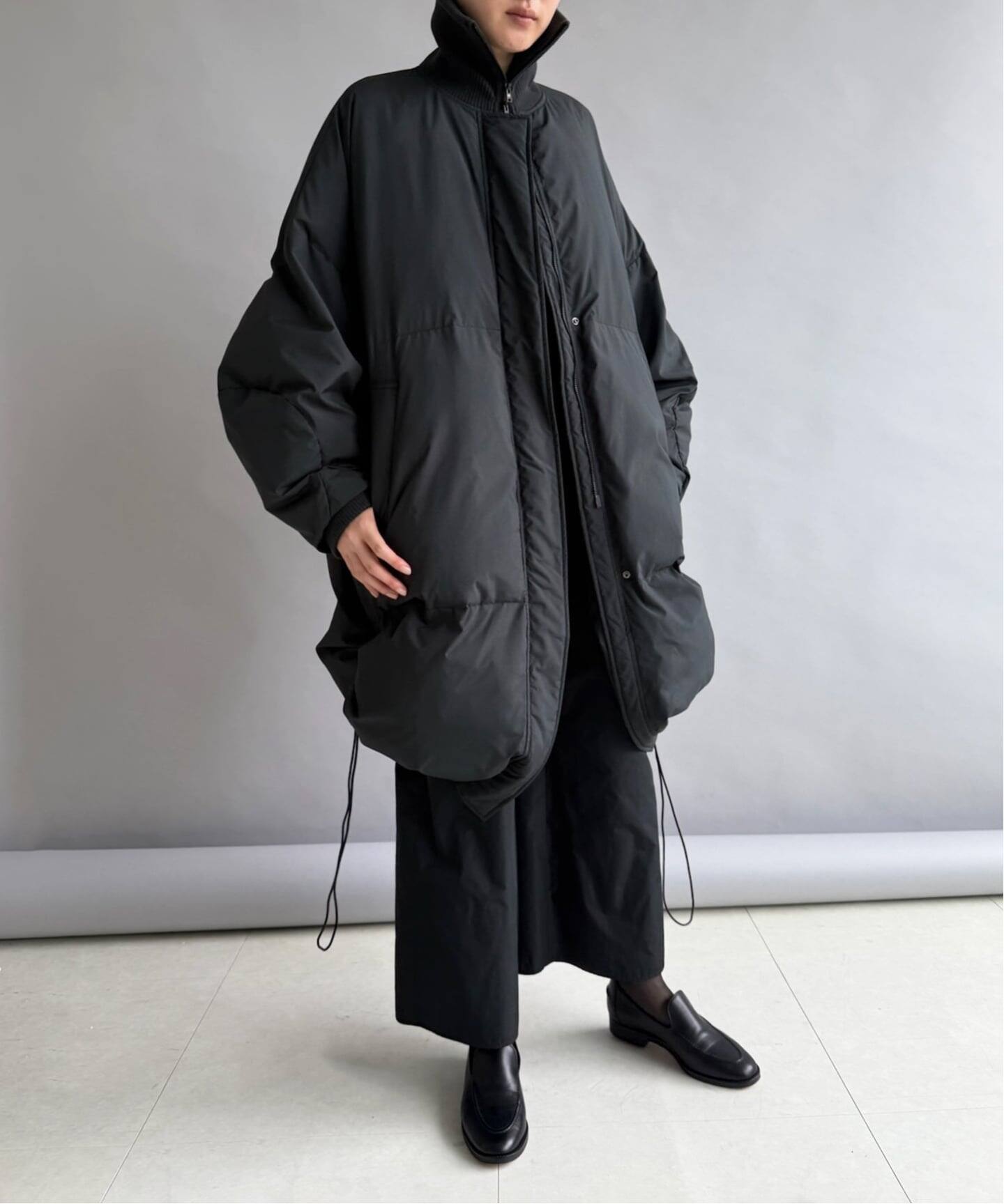 予約》【Hella/ヘラ】 for LULU Long High Neck Padded Coa（その他 