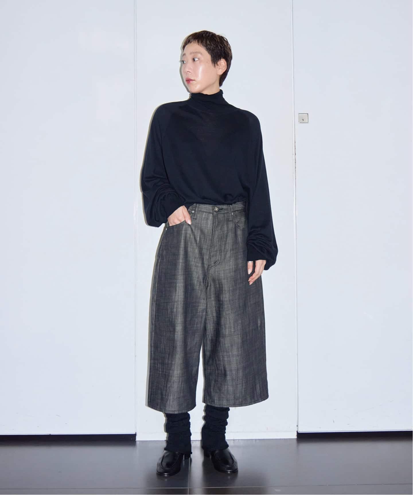 予約》KURO 別注 WIDE SPREAD CROPPED デニムパンツ（デニムパンツ