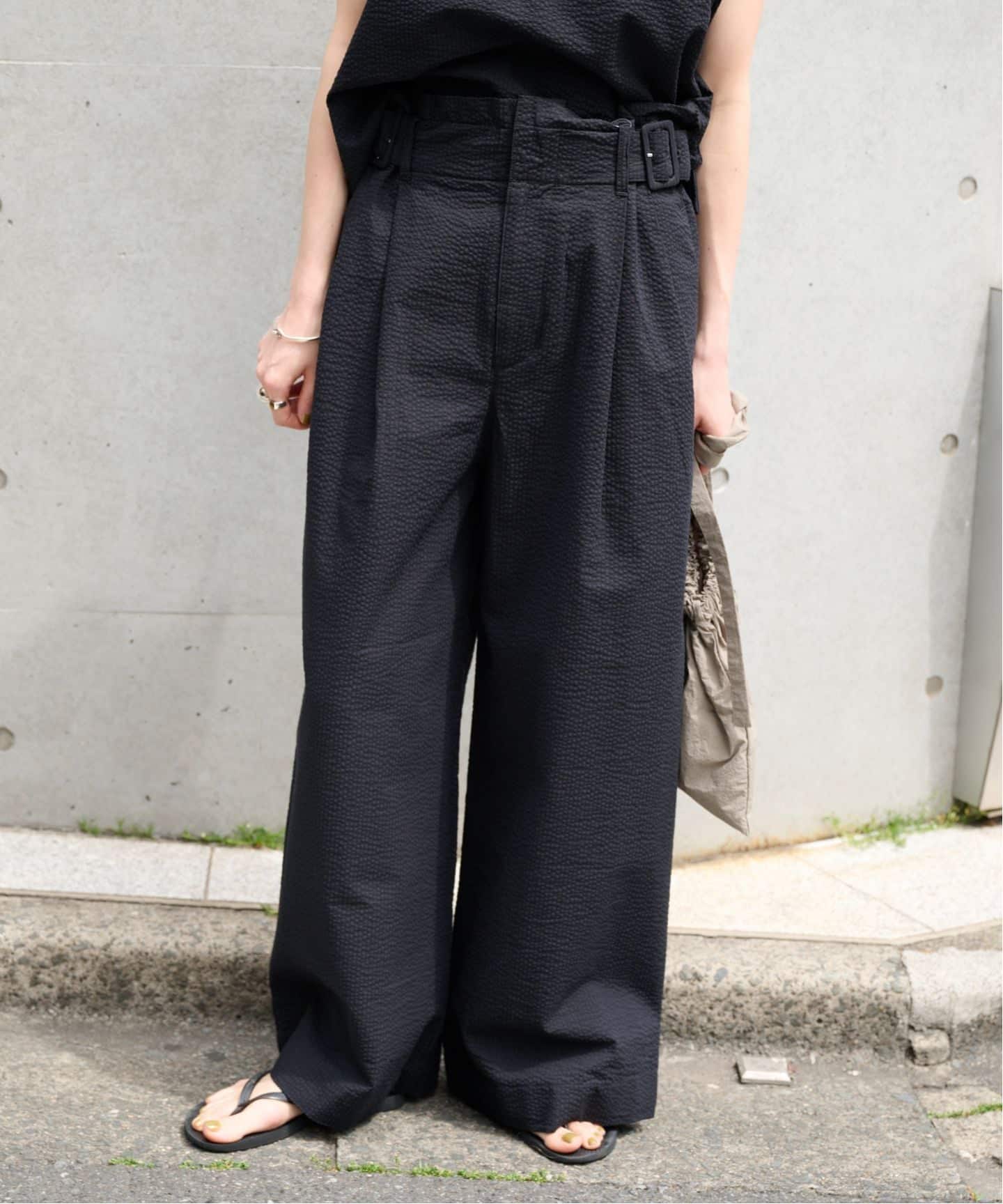コットンサッカーベルテッドタックワイドパンツ（スラックス