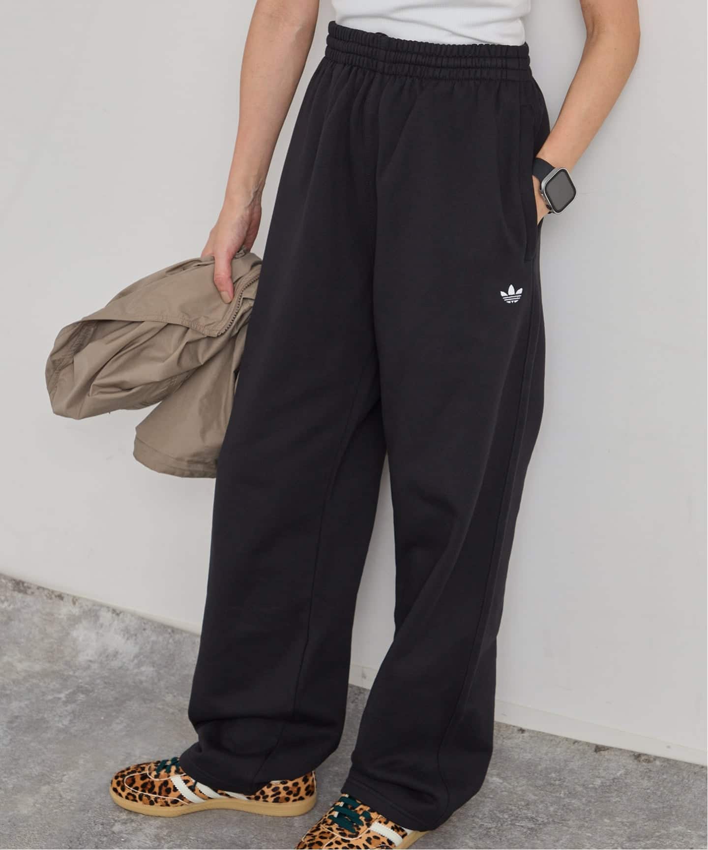 adidas TREFOIL ESSENTIALS OPEN HEM PANTS（スウェットパンツ
