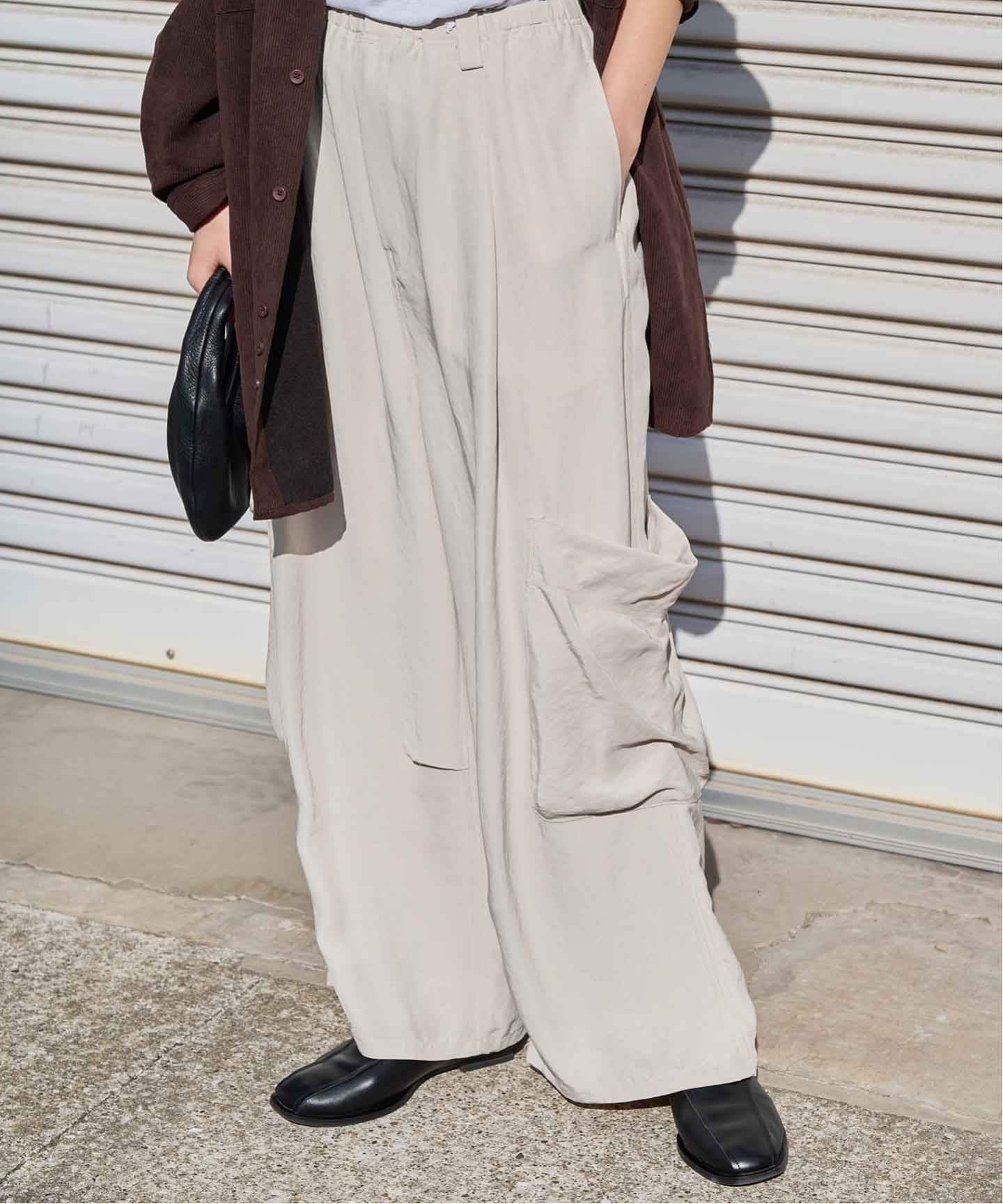 ETRE TOKYO バックサテンリラクシーカーゴパンツ（スラックス）｜BOICE