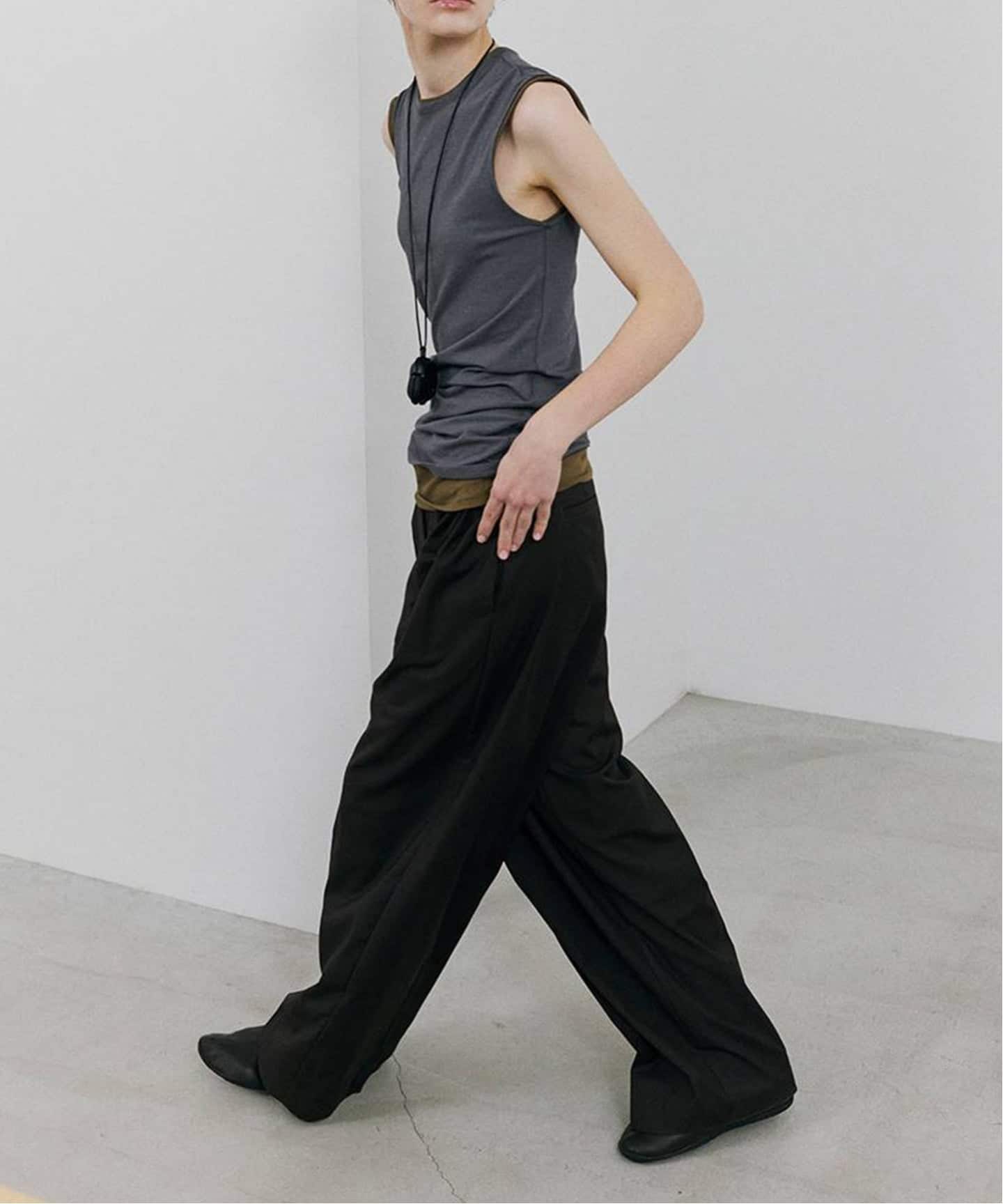 TODAYFUL Lightweight Tuck Trousers（スラックス）｜BOICE FROM
