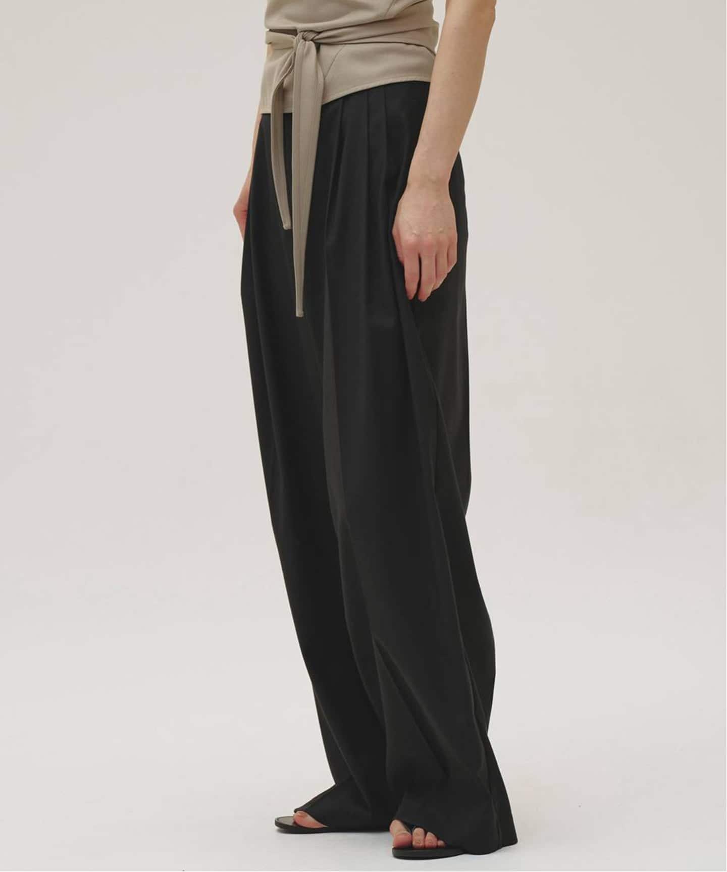 TODAYFUL Lightweight Tuck Trousers（スラックス）｜BOICE FROM