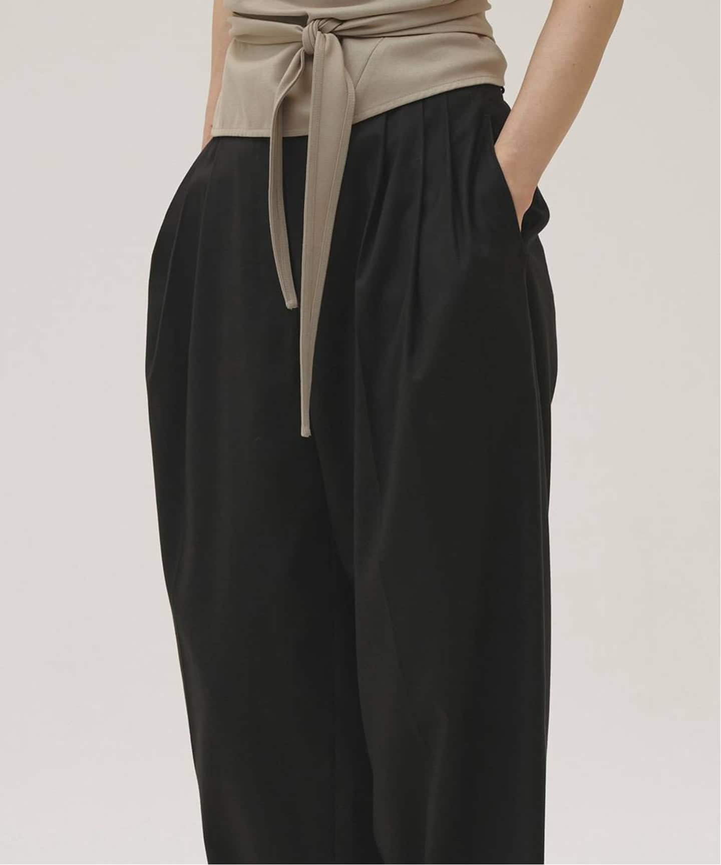 TODAYFUL Lightweight Tuck Trousers（スラックス）｜BOICE FROM