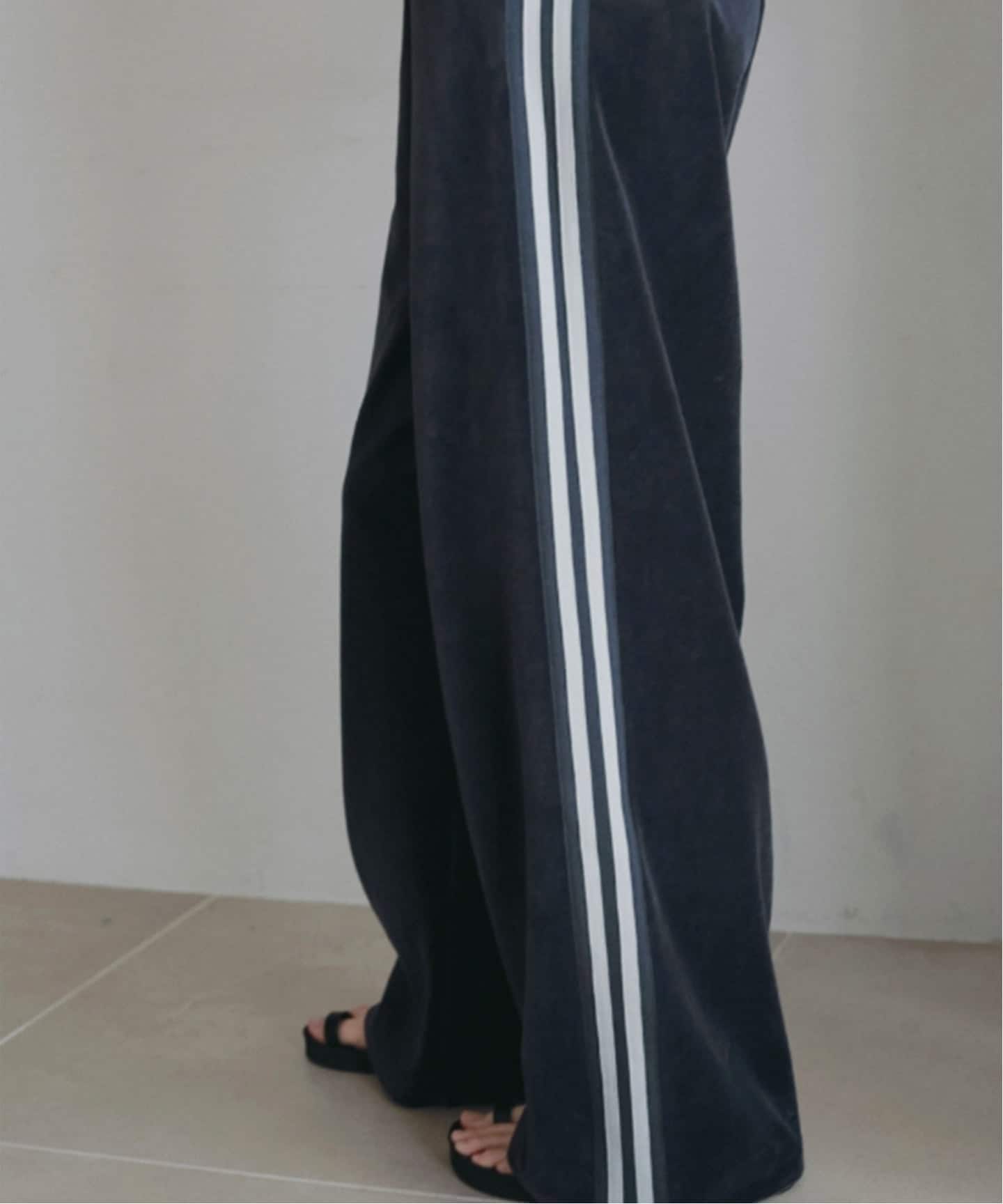 anuke Velour Track Pants チャコールグレー 36 anuke Velour Track Pants（ジャージ／トラックパンツ）｜BOICE FROM