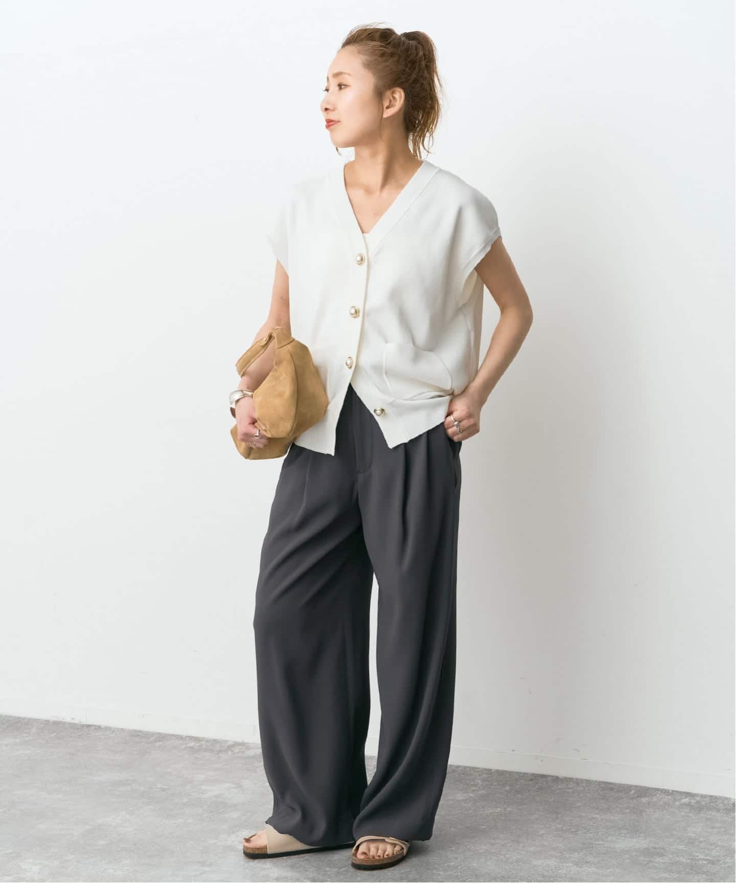 【新品、未使用】Heve シルキータックワイドパンツ　36 バニラ 新品・タグ付き heve シルキータックワイドパンツ バニラ - メルカリ