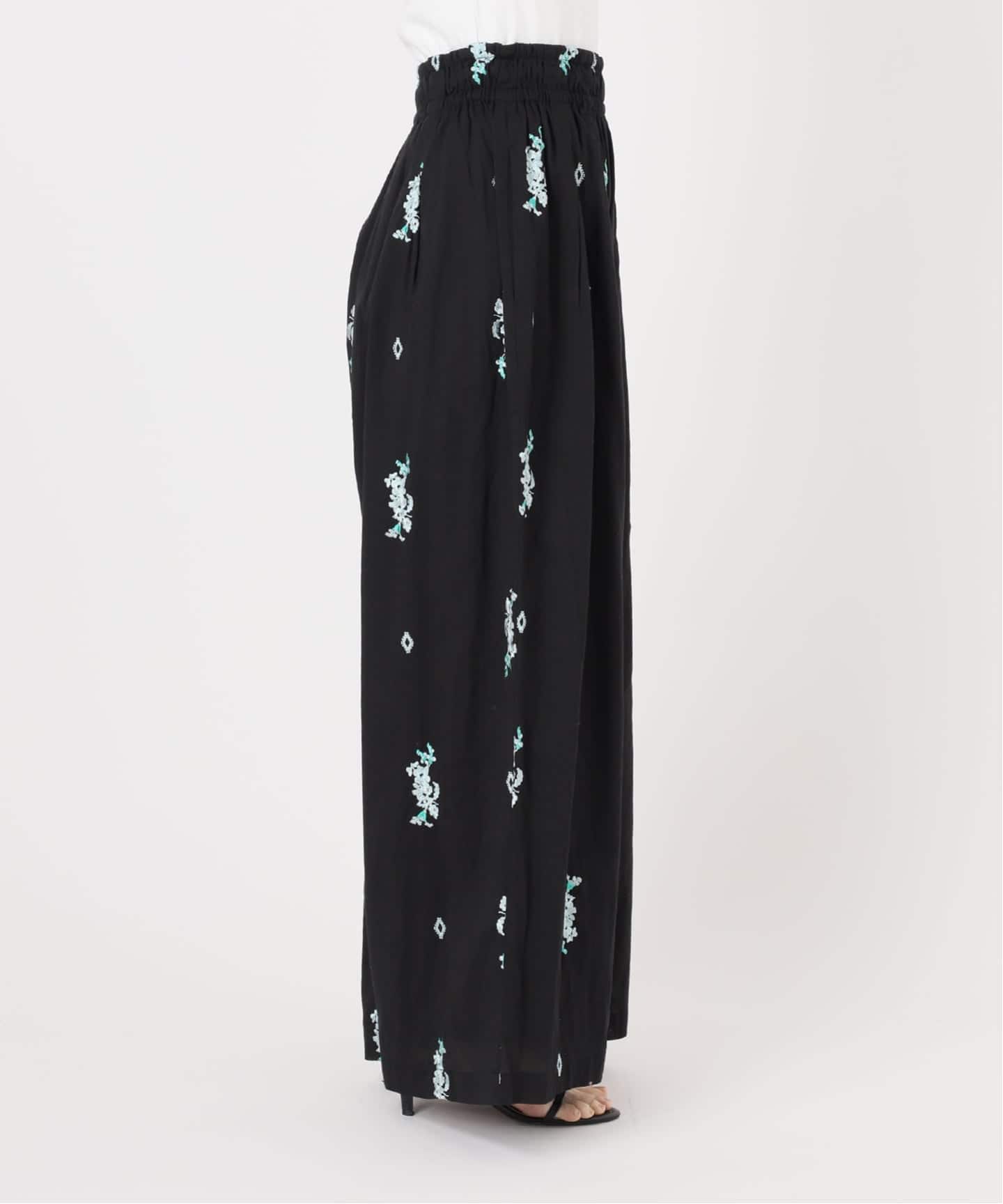 ne Quittez pas / ヌキテパ Cotton Voile Jasmine Embroidery Gath