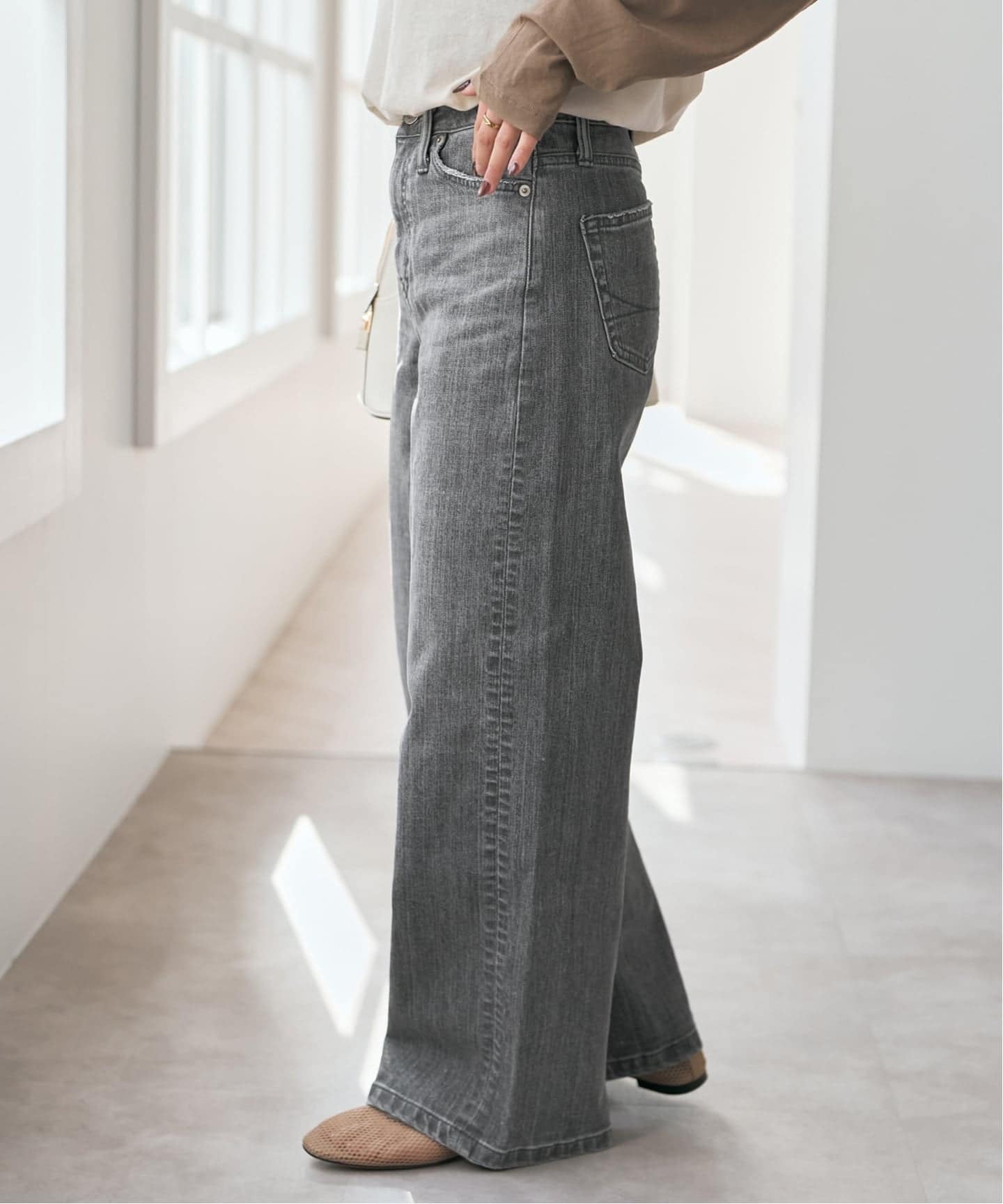 【スピック&スパン】新品タグ付き☆サムシング別注/NEW LISA WIDE SOMETHING / サムシング 別注 NEW LISA WIDE*（デニムパンツ・ジーンズ