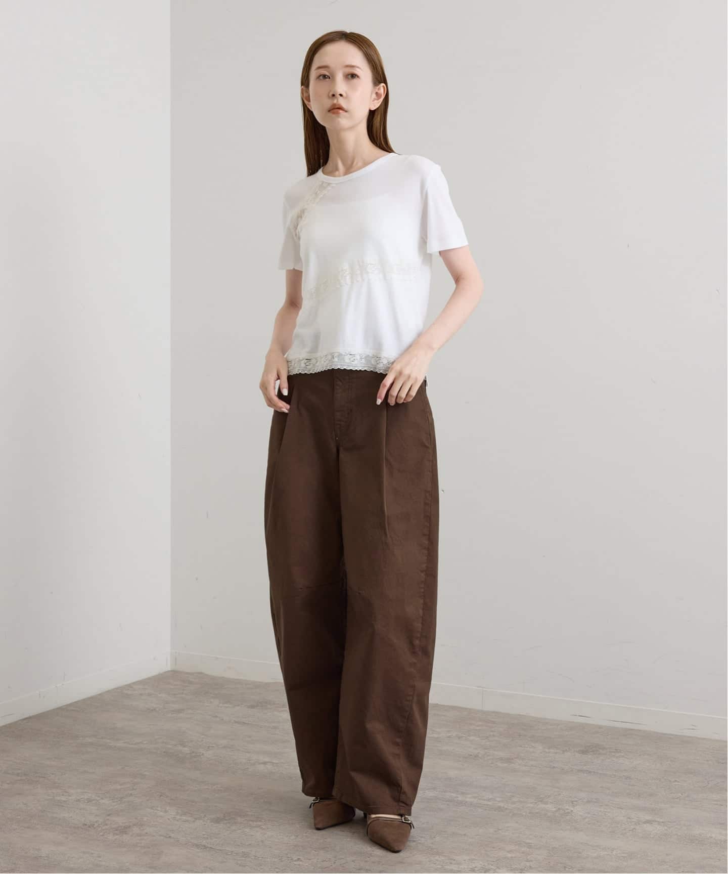 SOMETHING / サムシング HANA TUCK CURVE TAPERED（チノパンツ）｜UBY