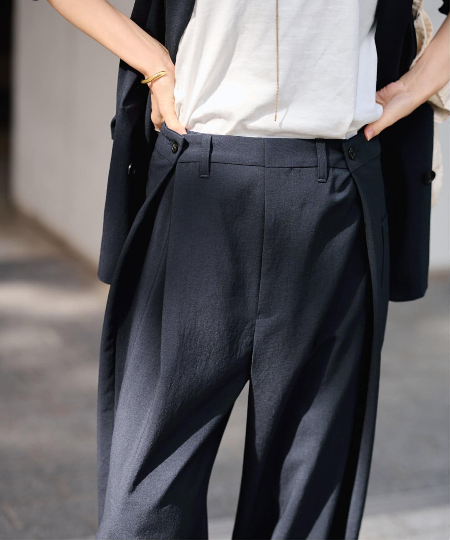 ≪予約≫撥水強撚PEアジャストパンツ（スラックス）｜FRAMeWORK