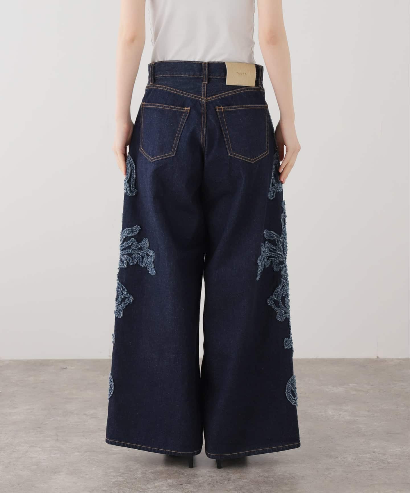 TAAKK / ターク SCULPTURAL EMBROIDERY DENIM PANTS（デニムパンツ