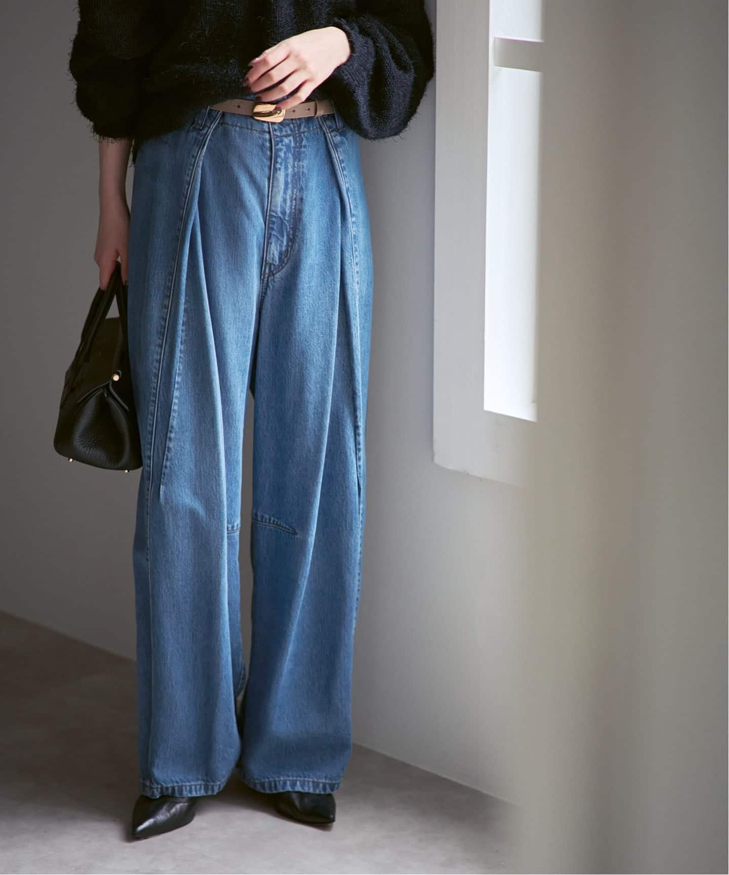 26SS先行予約・追加》スージングデニムフォルムタックパンツ（デニム