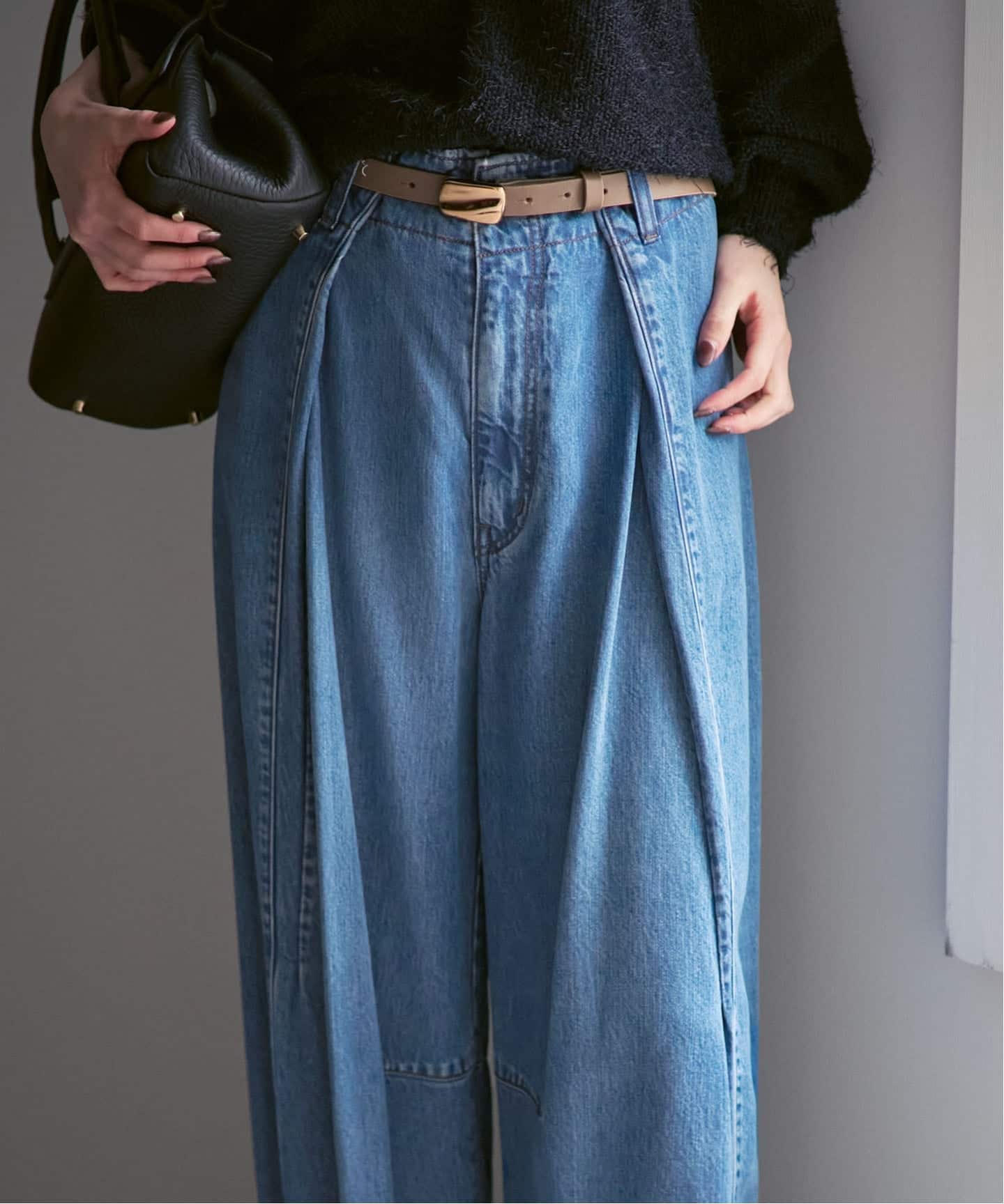 26SS先行予約・追加》スージングデニムフォルムタックパンツ（デニム