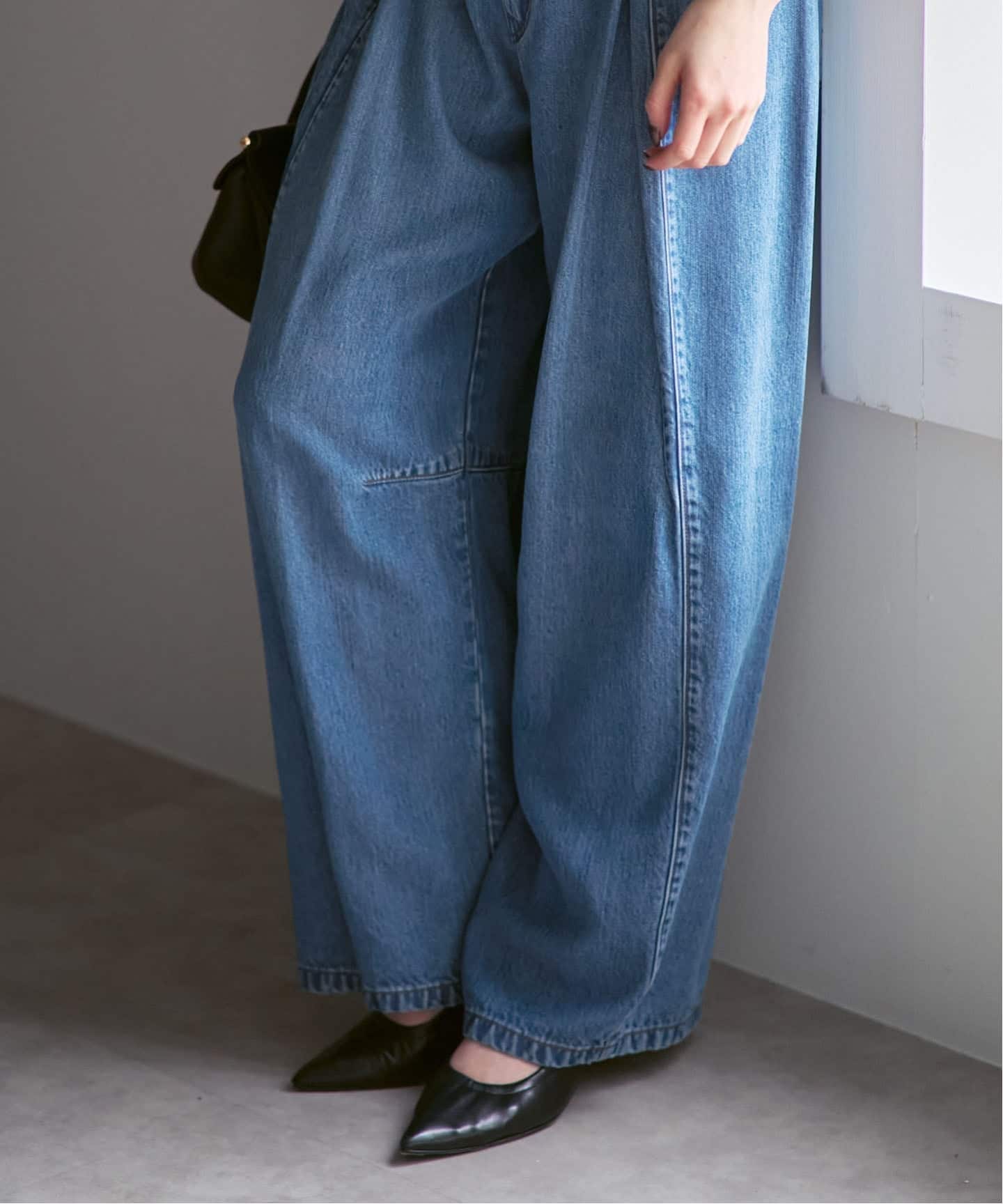 26SS先行予約・追加》スージングデニムフォルムタックパンツ（デニム