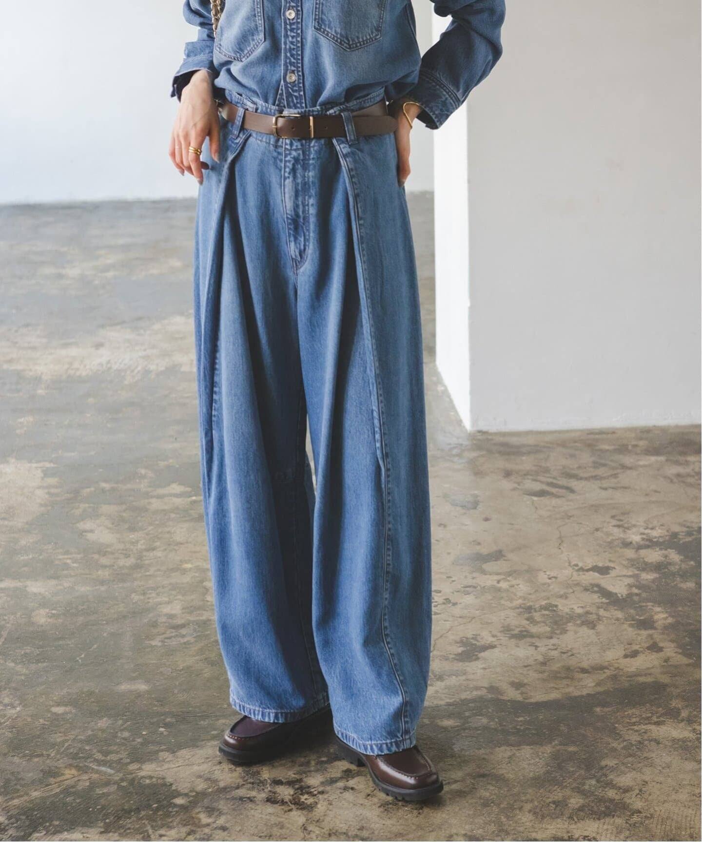 追加》スージングデニムフォルムタックパンツ（デニムパンツ・ジーンズ