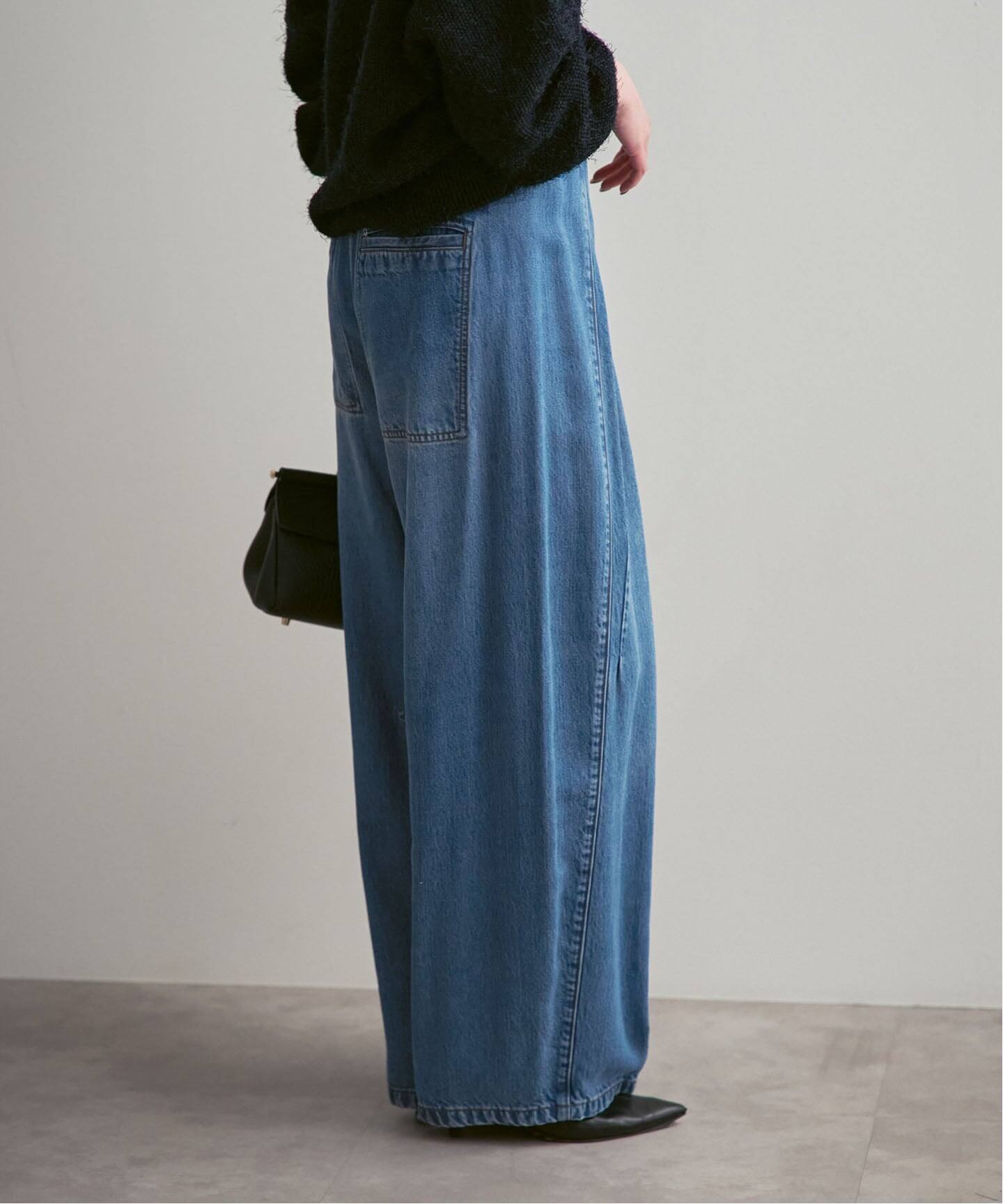26SS先行予約・追加》スージングデニムフォルムタックパンツ（デニム