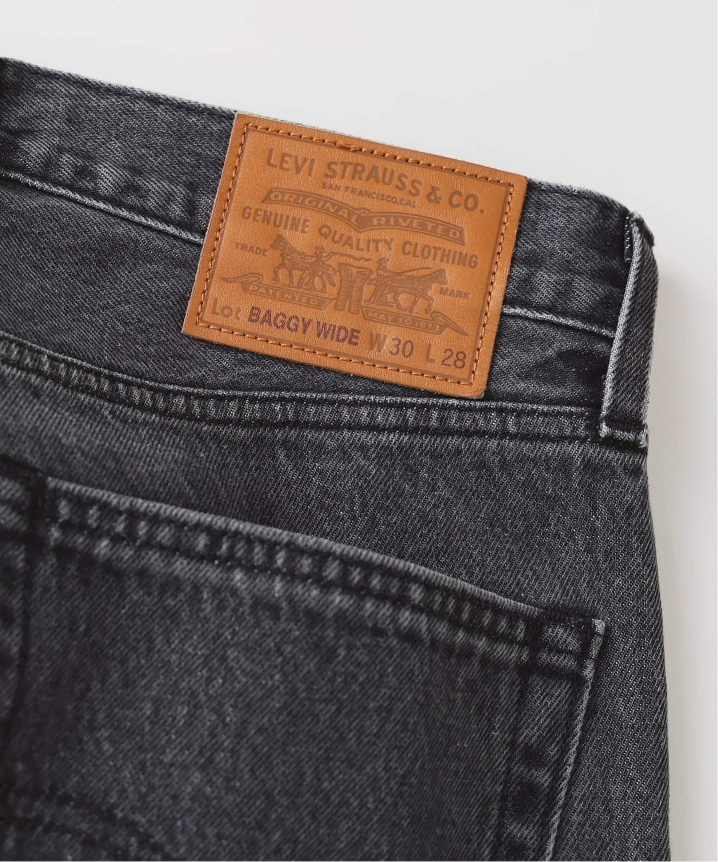 Levi's(リーバイス) 別注 Baggy Wide Leg デニムパンツ ASH BLACK（L28