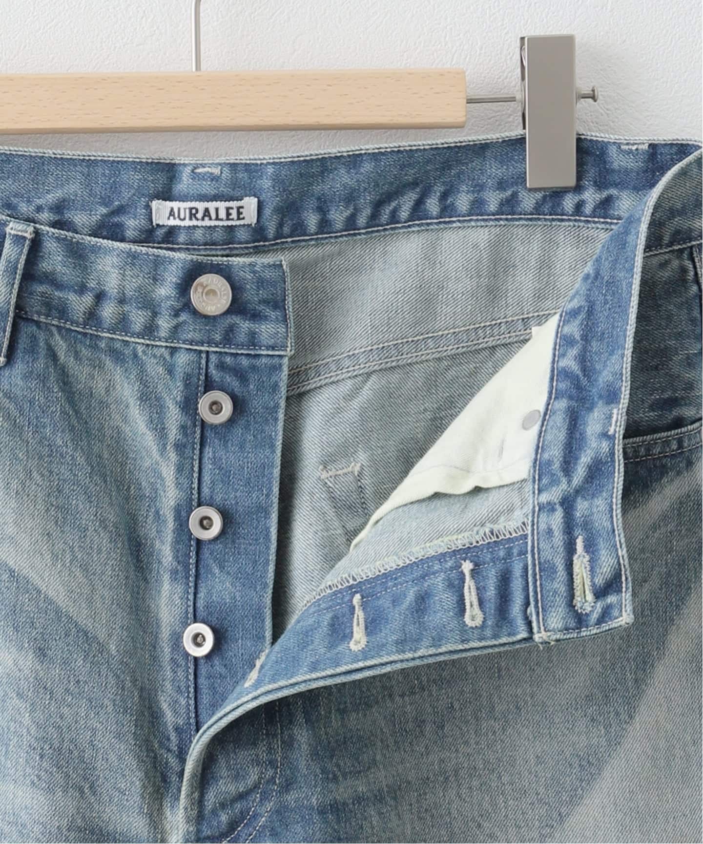 ＜AURALEE＞セルヴィッチ フェイテッド ヘヴィ デニムパンツ AURALEE＞セルヴィッチ フェイテッド ヘヴィ デニムパンツ