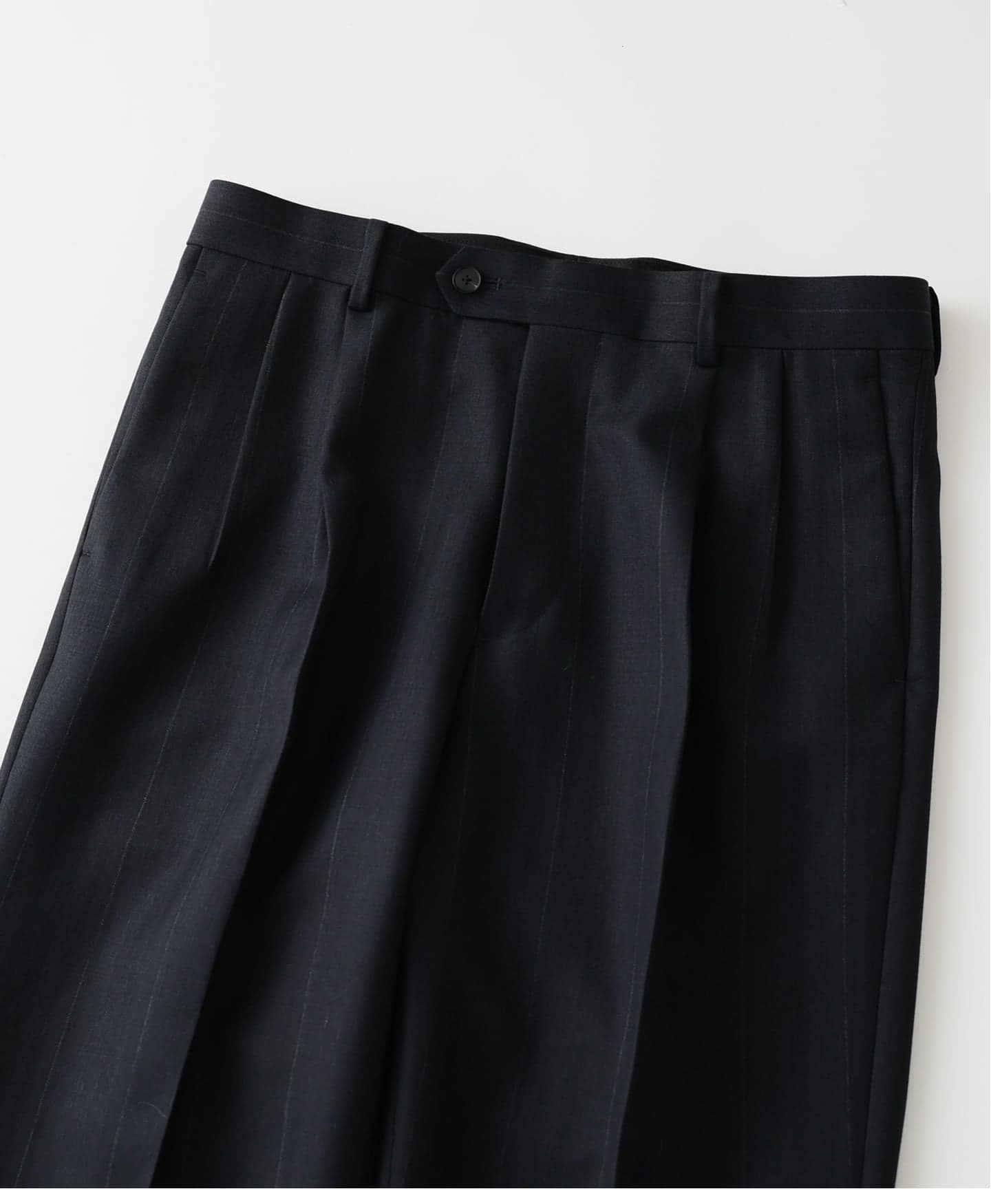 パンツ auralee BLUEFACED WOOL TWO-TUCK SLACKS Auralee Bluefaced Wool Two-Tuck Slacks Charcoal Navy Stripe