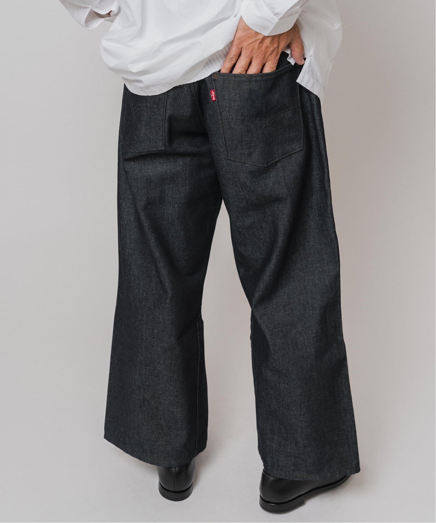 予約》LEVI'S(R)/リーバイス(R) 別注 TWISTED BELTED デニムパンツ