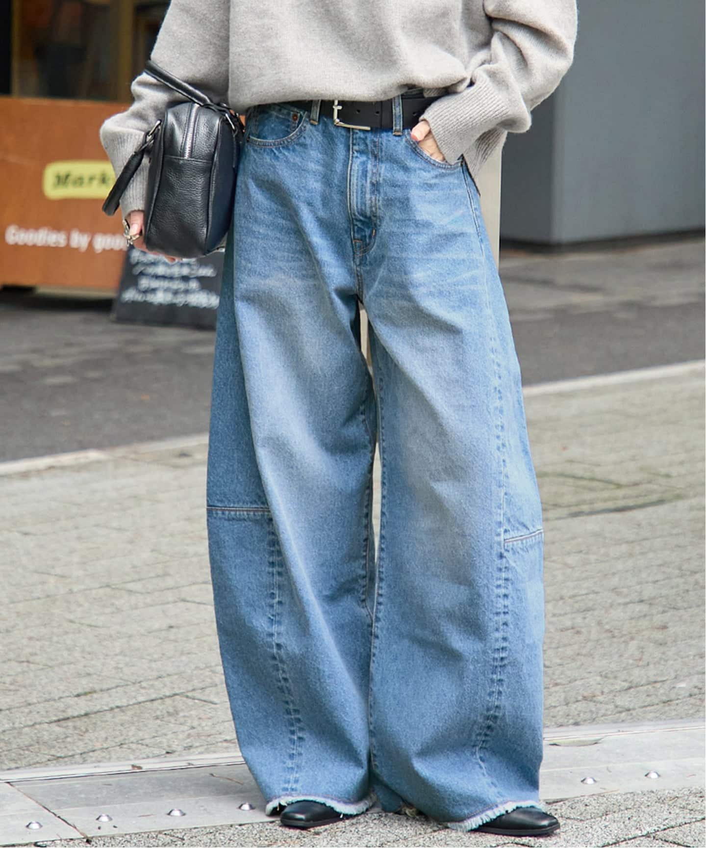 新品未使用タグ付き✨PLUS✨今期✨ デフォルメーションコクーンパンツ✨BLUE 12oz DENIM コクーンパンツ（デニムパンツ・ジーンズ）｜JOURNAL