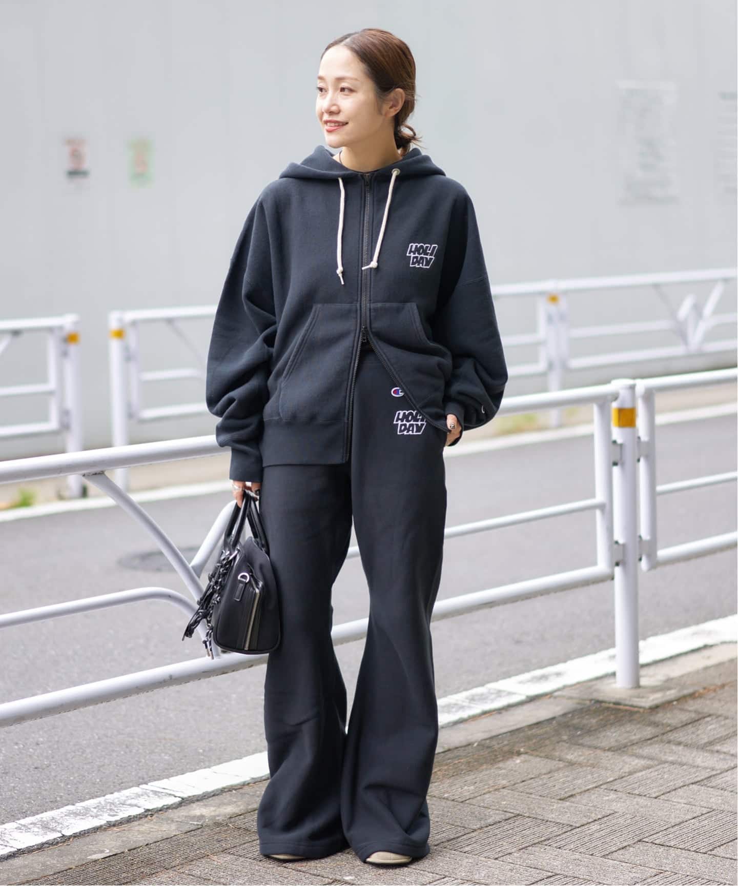 新品CHAMPION×JOURNAL STANDARDby HOLIDAY 予約》別注【CHAMPION*JOURNAL STANDARD by HOLIDAY】FLARE PANTS