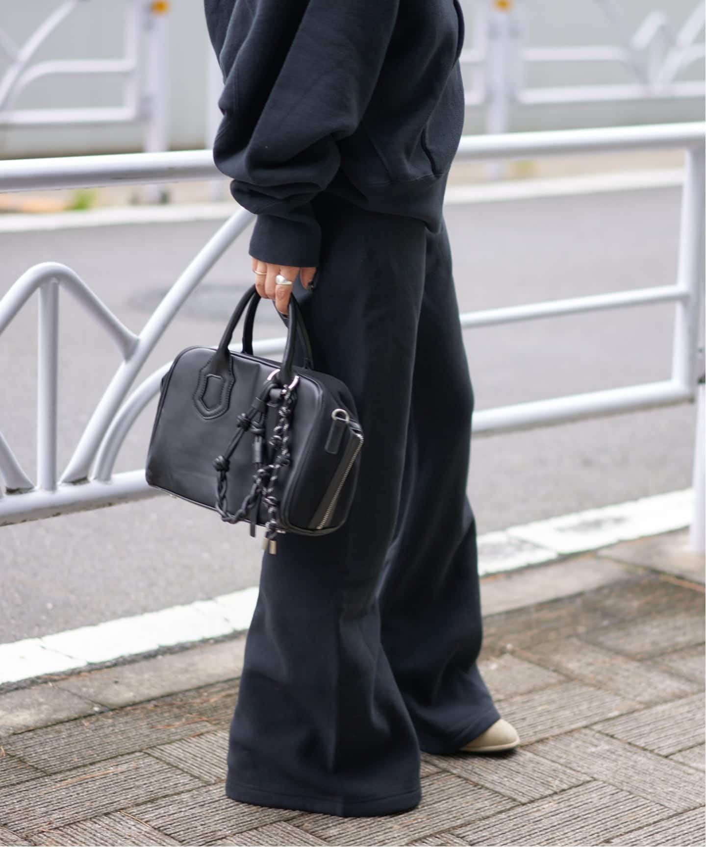 専用　　　holiday ジャーナルスタンダード champion スウェット 予約》別注【CHAMPION*JOURNAL STANDARD by HOLIDAY】FLARE PANTS