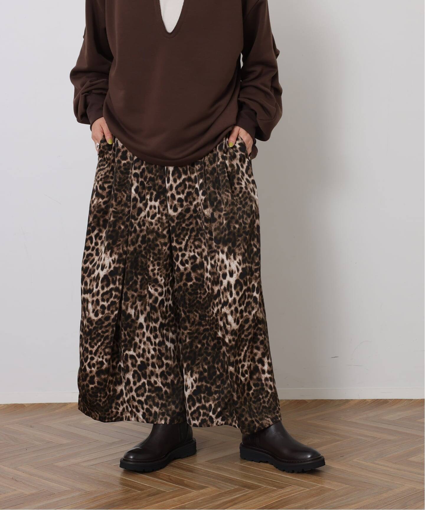 マットサテンレオパ タックパンツ（その他パンツ）｜journal standard