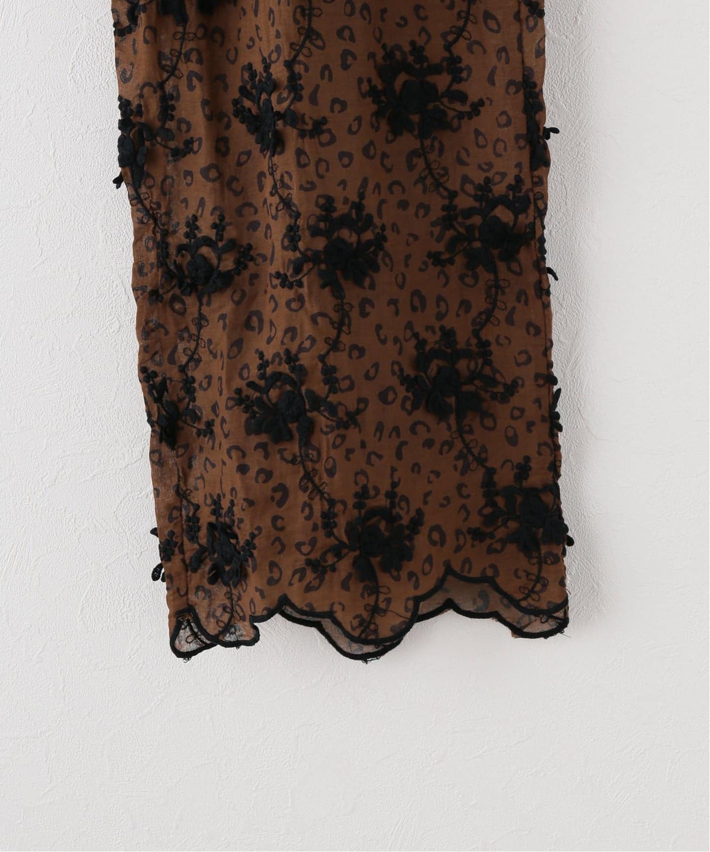 crinkle crinkle crinkle】3D embroidery leopard easy pt：パンツ