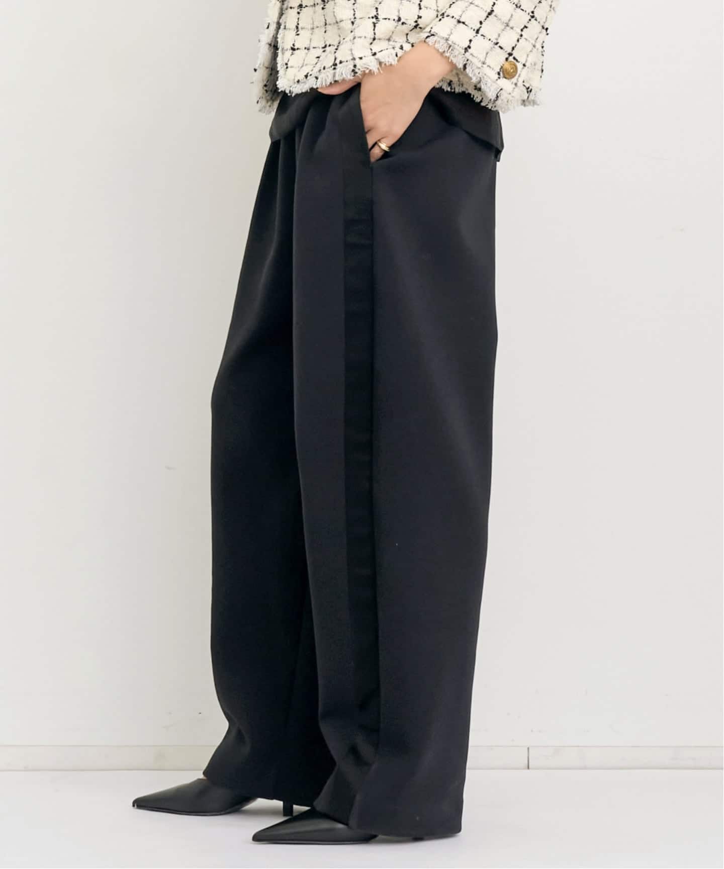Col Pierrot/コル ピエロ】 SIDE SATIN LINE PANTS（その他パンツ）｜L